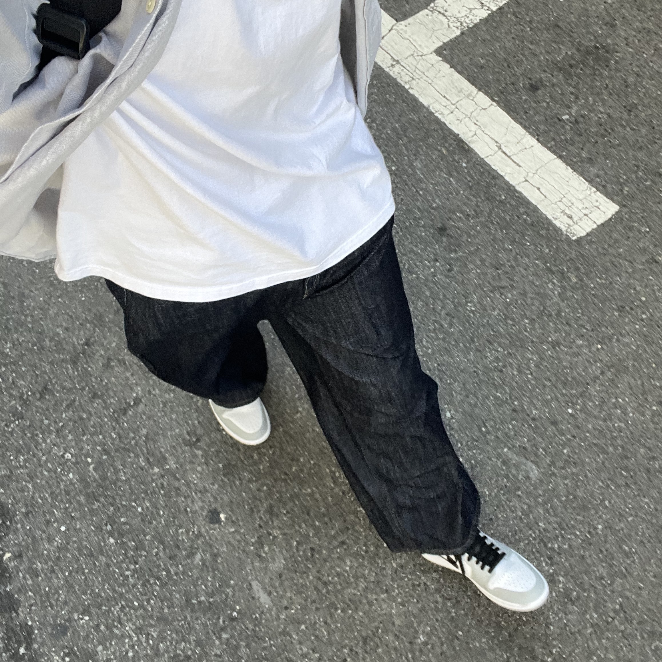 Jordan 1 Mid Light Smoke Grey Anthracite 착용 스타일 - 3