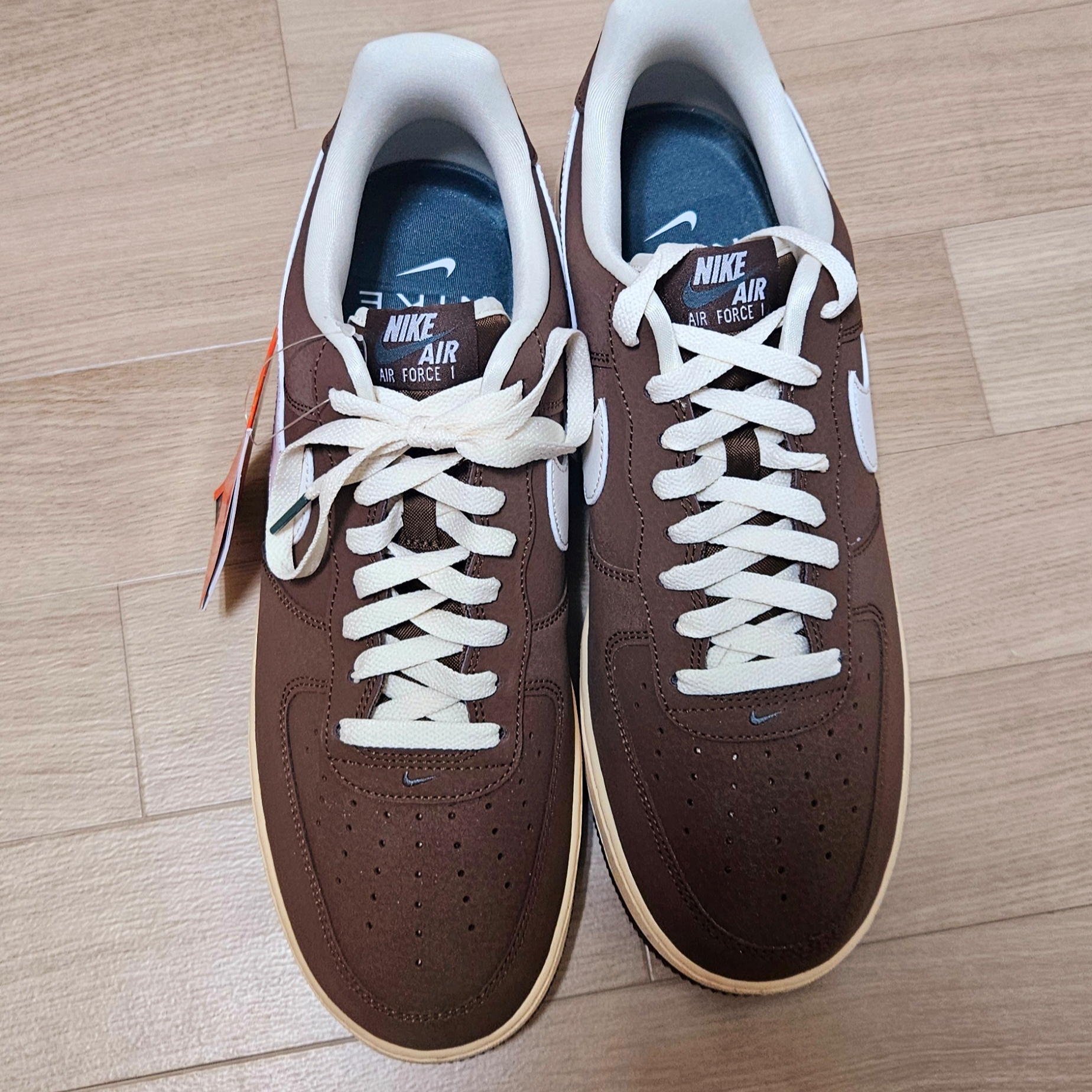 Nike Air Force 1 '07 Cacao Wow Coconut Milk 착용 스타일