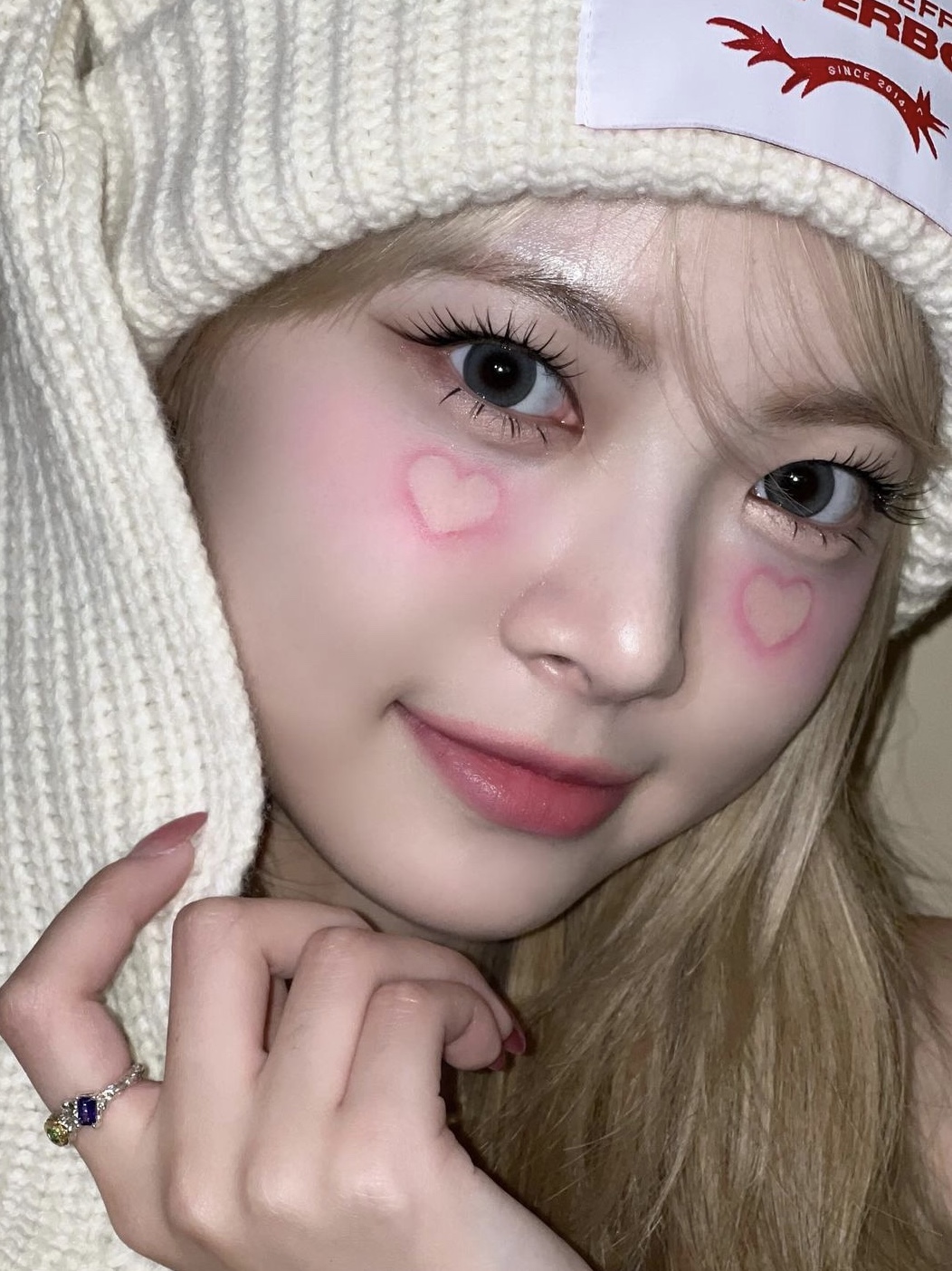 Charles Jeffrey Loverboy Chunky Rabbit Beanie Ecru 착용 스타일 - 2