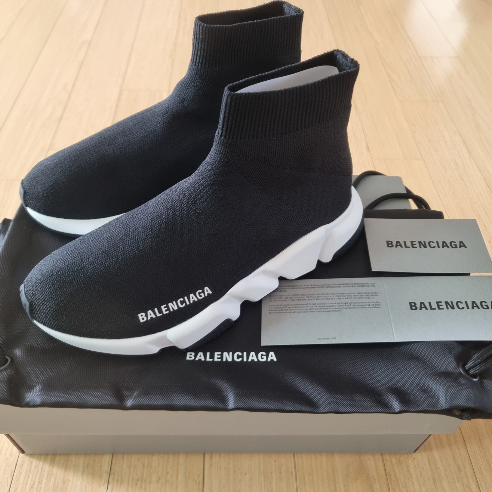 (W) Balenciaga Speed Trainer Black White 2021/2022 착용 스타일