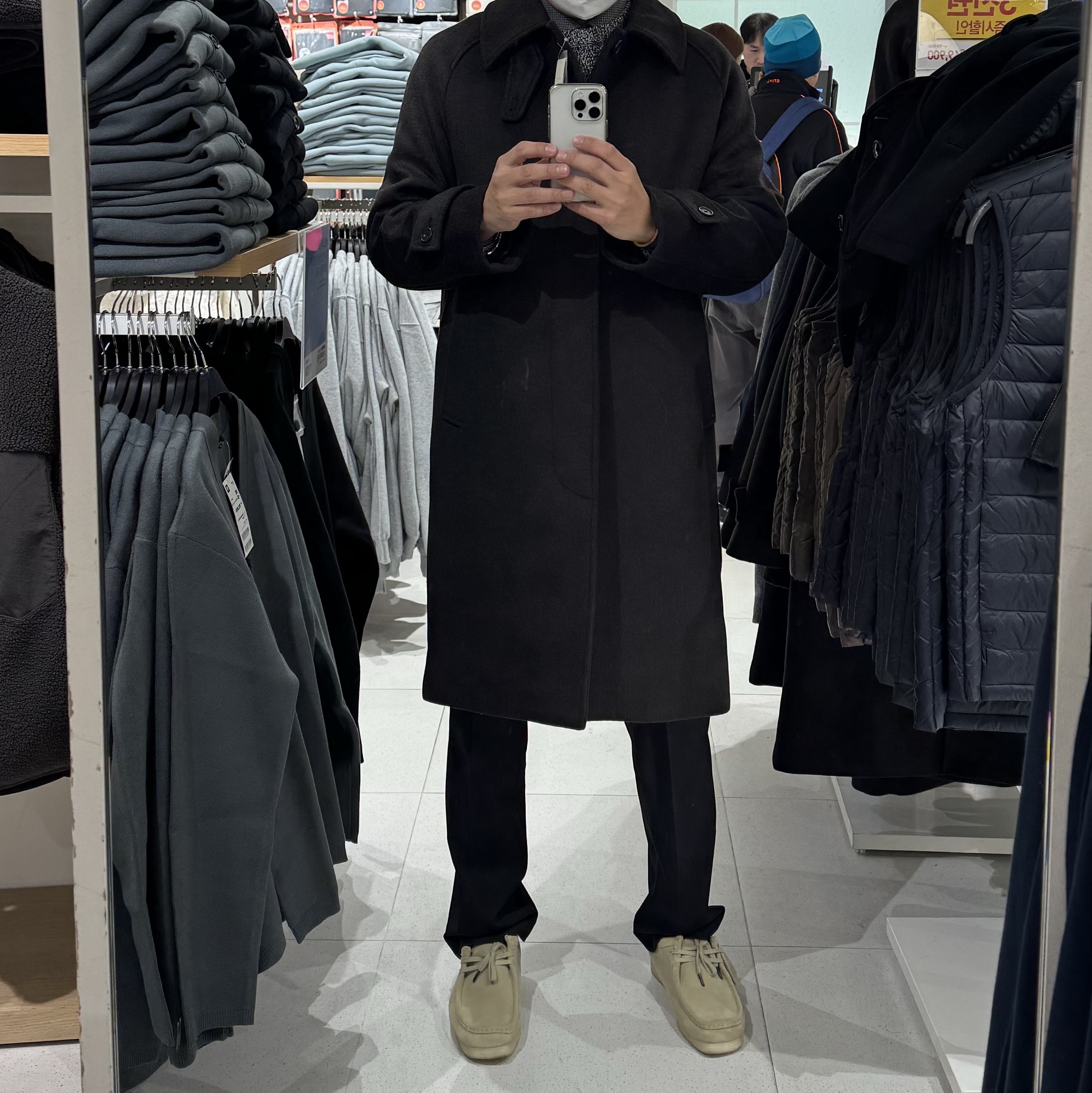 Clarks Wallabee Maple Suede, Apple iPhone 15 Pro 256GB White Titanium (Korean Ver.) 착용 스타일