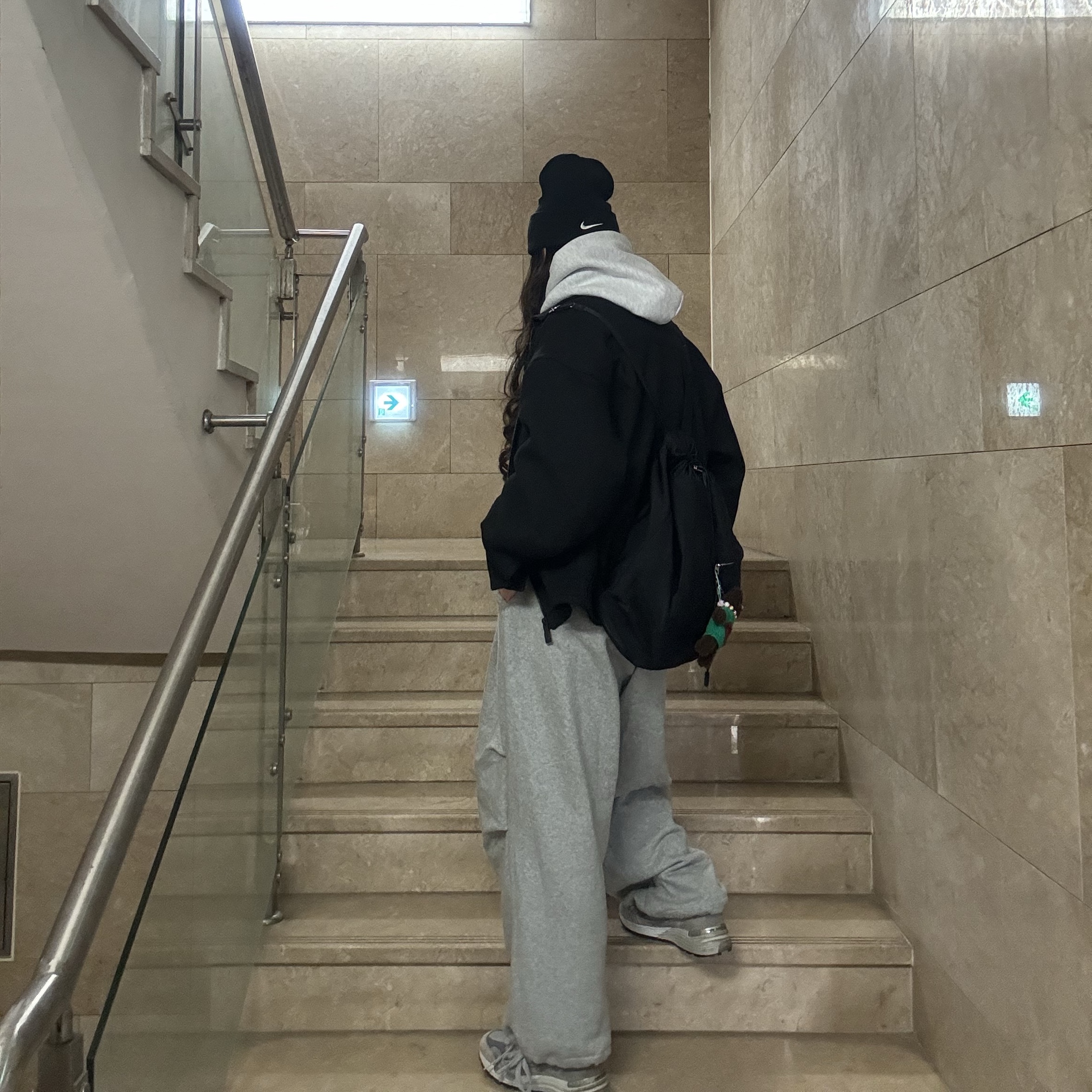 Nike x Stussy NRG Cuffed Beanie Black, IAB Studio Hoodie Light Gray 착용 스타일 - 1