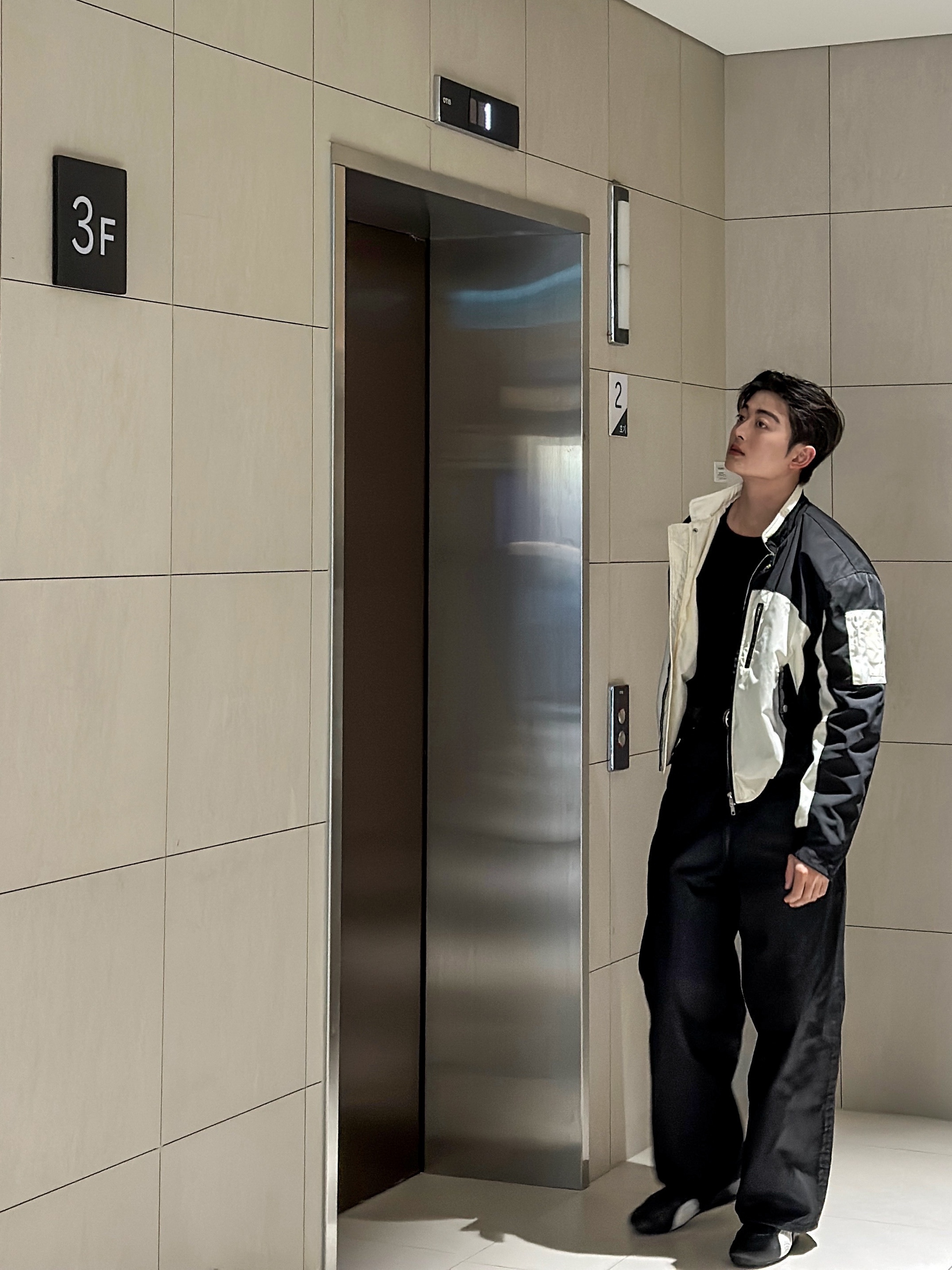 푸마 스피드캣 쉴드 Lth 블랙 화이트 착용 스타일 - 2