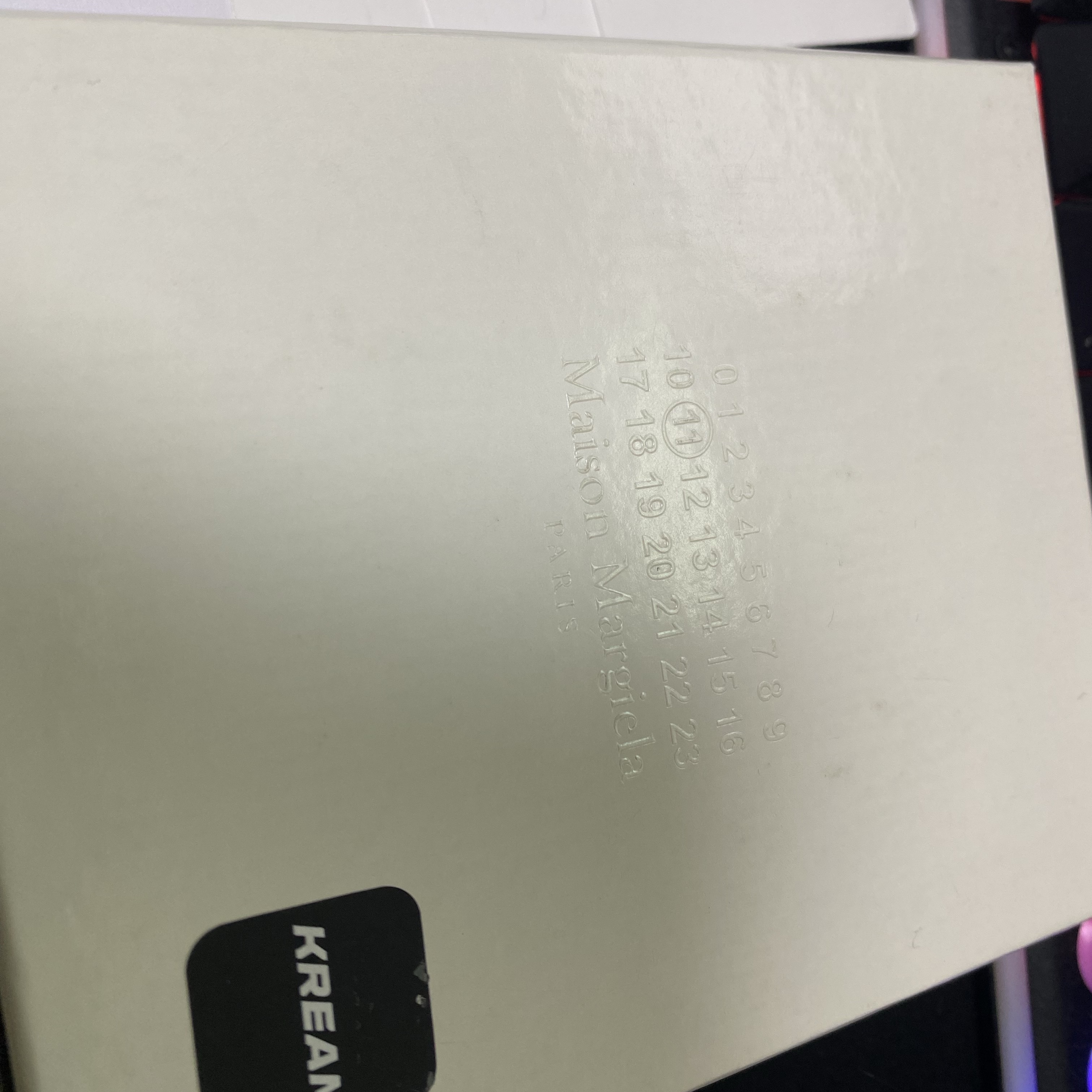 Maison Margiela Stitch Card Holder Black 착용 스타일 - 2