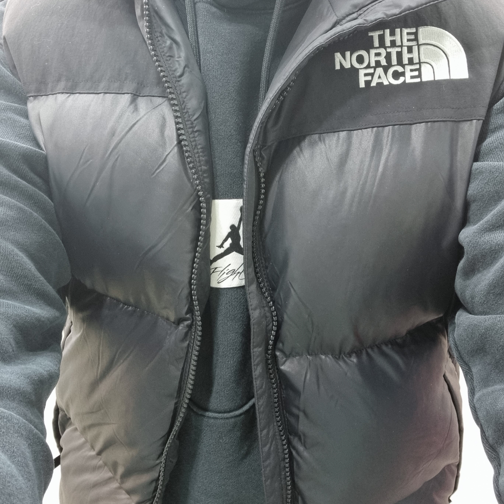 The North Face Nuptse On Ball Vest Real Black 착용 스타일