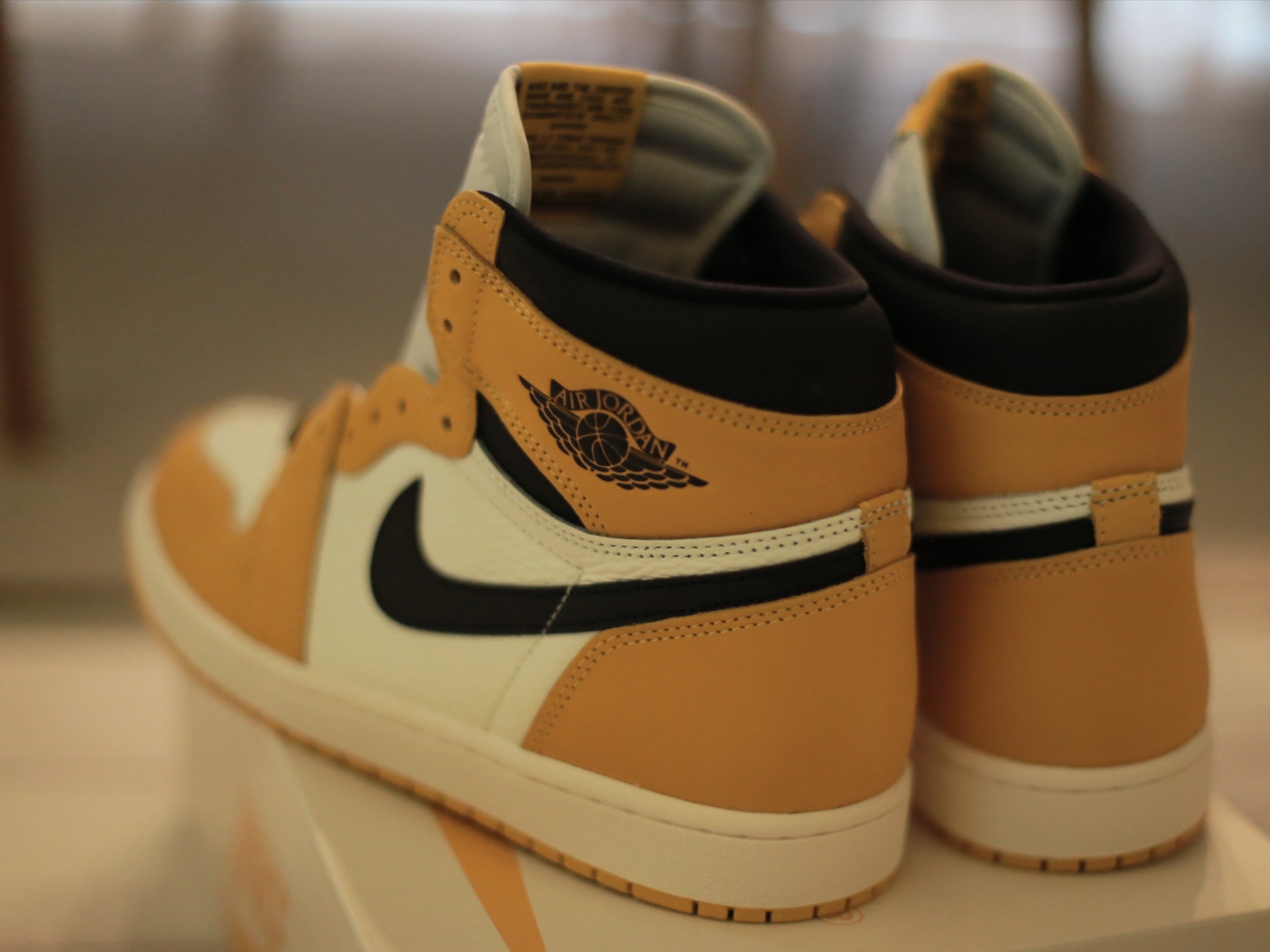 Jordan 1 Retro High OG Yellow Ochre 착용 스타일 - 3