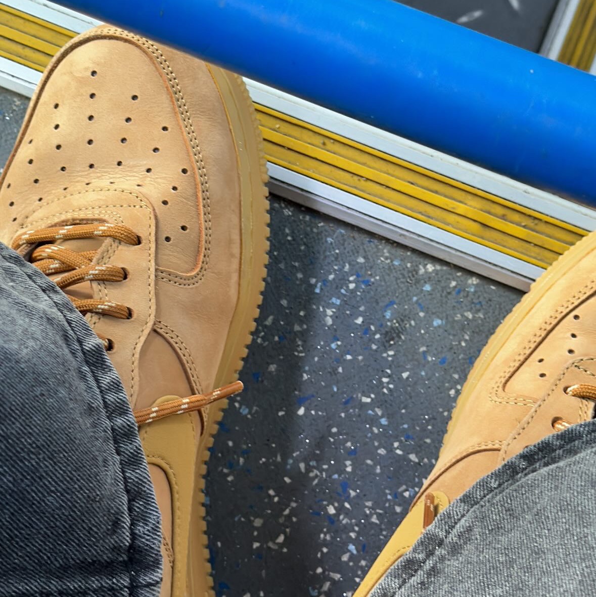 Nike Air Force 1 '07 WB Flax 착용 스타일