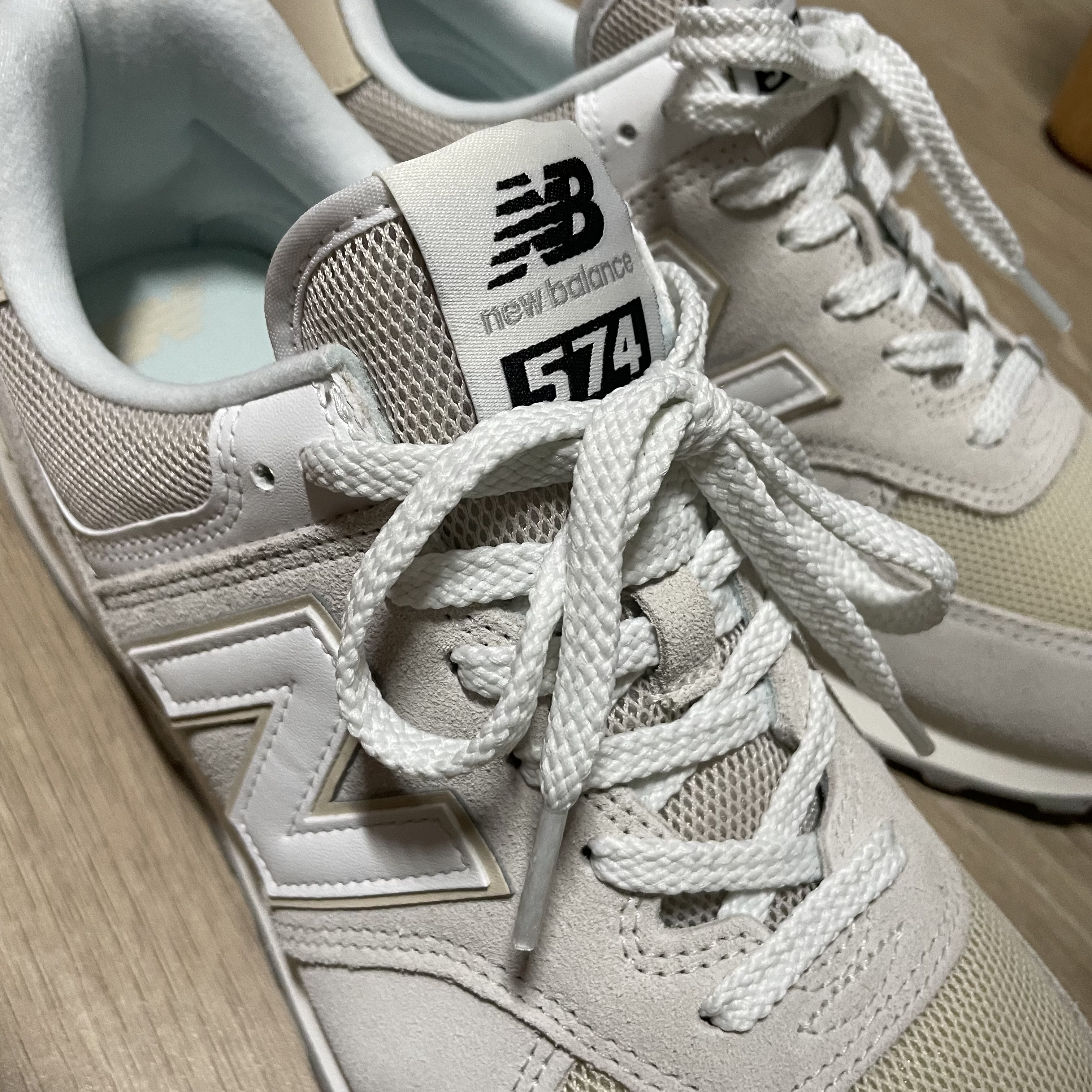 New Balance 574 White Grey 착용 스타일