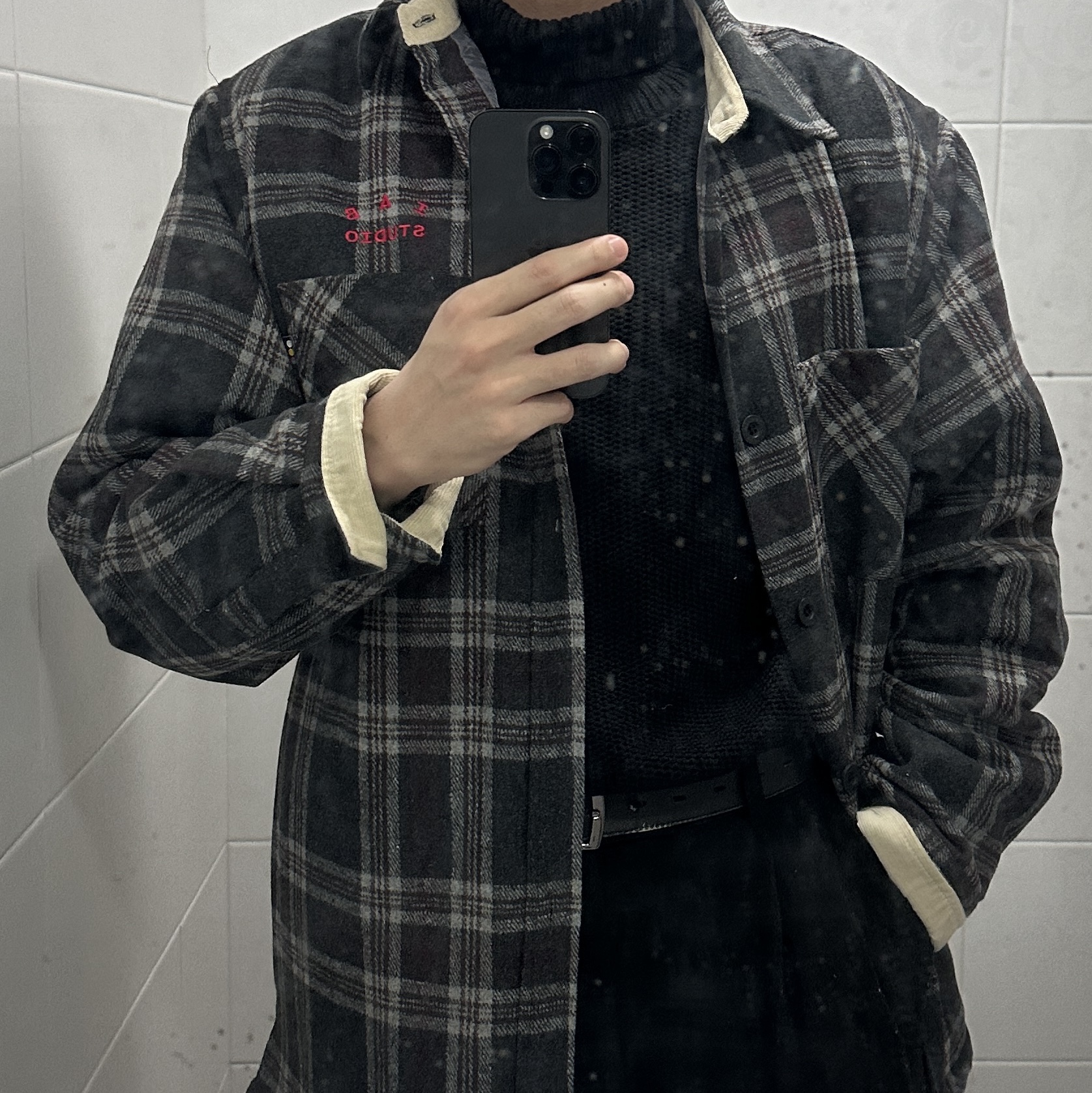 IAB Studio Check Shirt Jacket Gray Red 착용 스타일