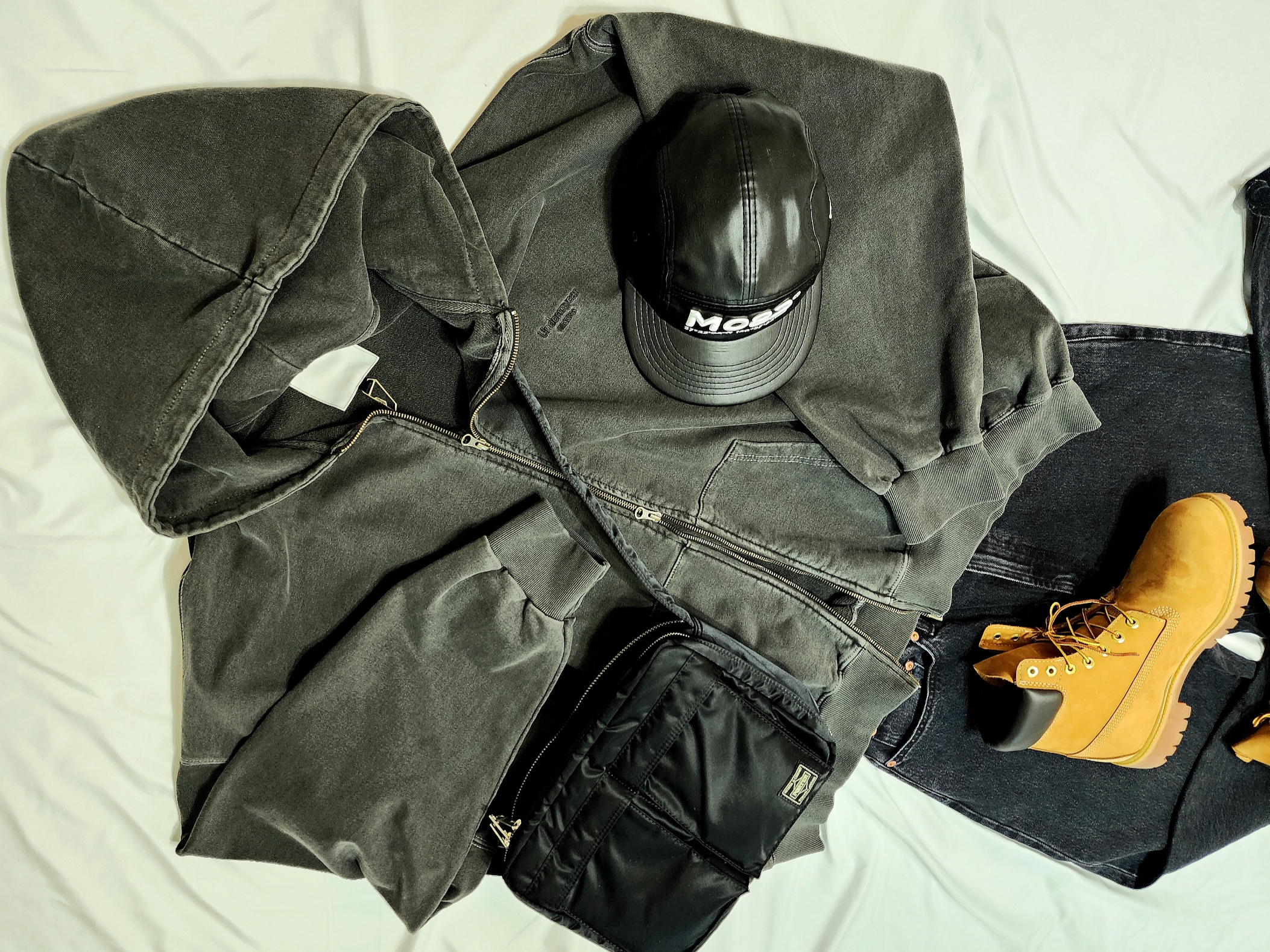 Porter Tanker Shoulder Bag L Black, Undermycar Mu.11 Anti Fxxking Logo Play Oversized Pigment Hood Zip-up Gray 착용 스타일 - 3