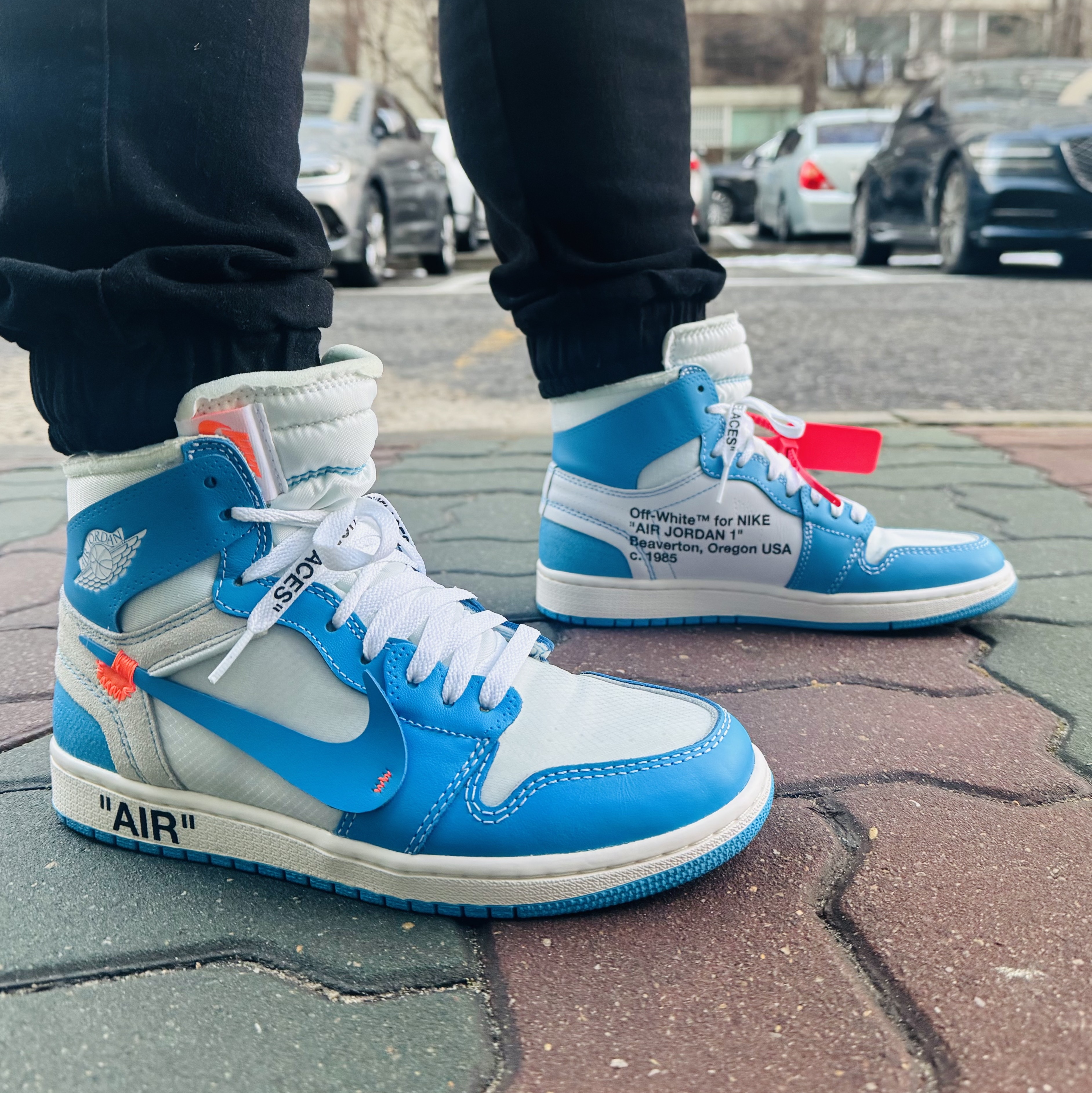 Jordan 1 x Off-White Retro High University Blue 착용 스타일