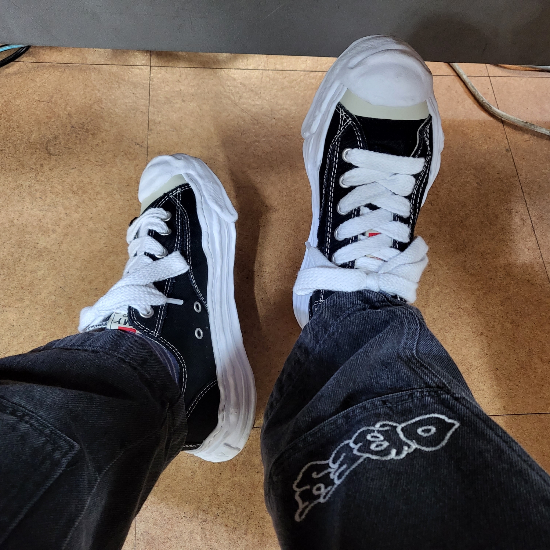 Maison Mihara Yasuhiro Hank OG Sole Canvas Low-top Sneakers Black 착용 스타일 - 1