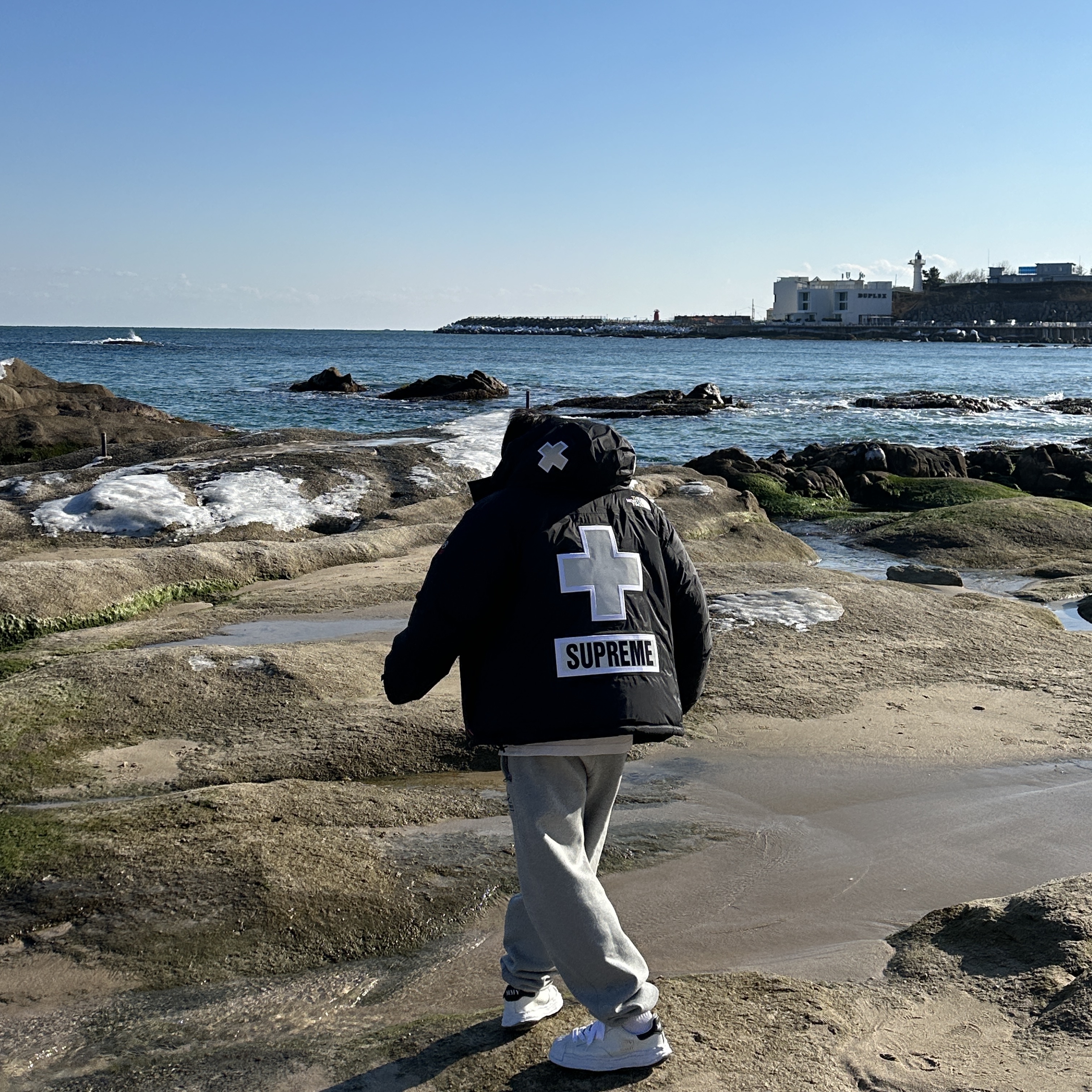 Supreme x The North Face Summit Series Rescue Baltoro Jacket Black - 22SS, Nike x Stussy NRG Fleece Pants Dark Grey Heather (DO9340-063) 착용 스타일