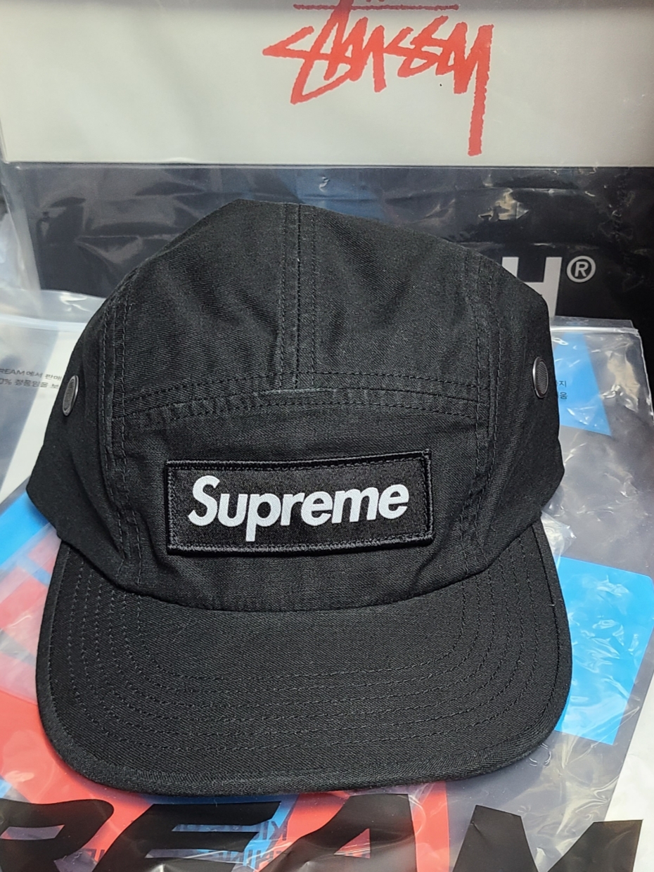 Supreme Military Camp Cap Black - 23FW, Supreme Washed Chino Twill Camp Cap Red 착용 스타일 - 1