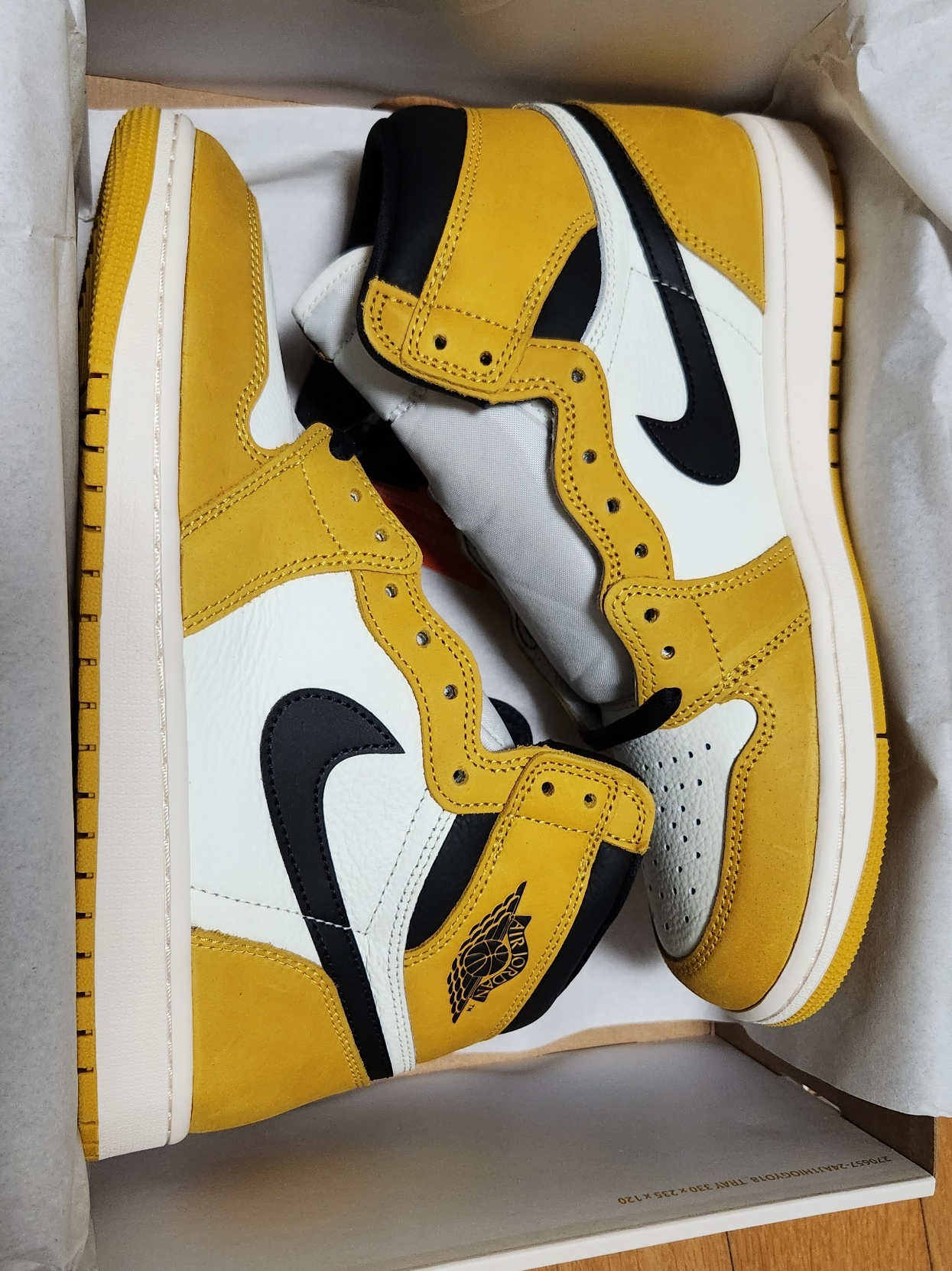 Jordan 1 Retro High OG Yellow Ochre 착용 스타일