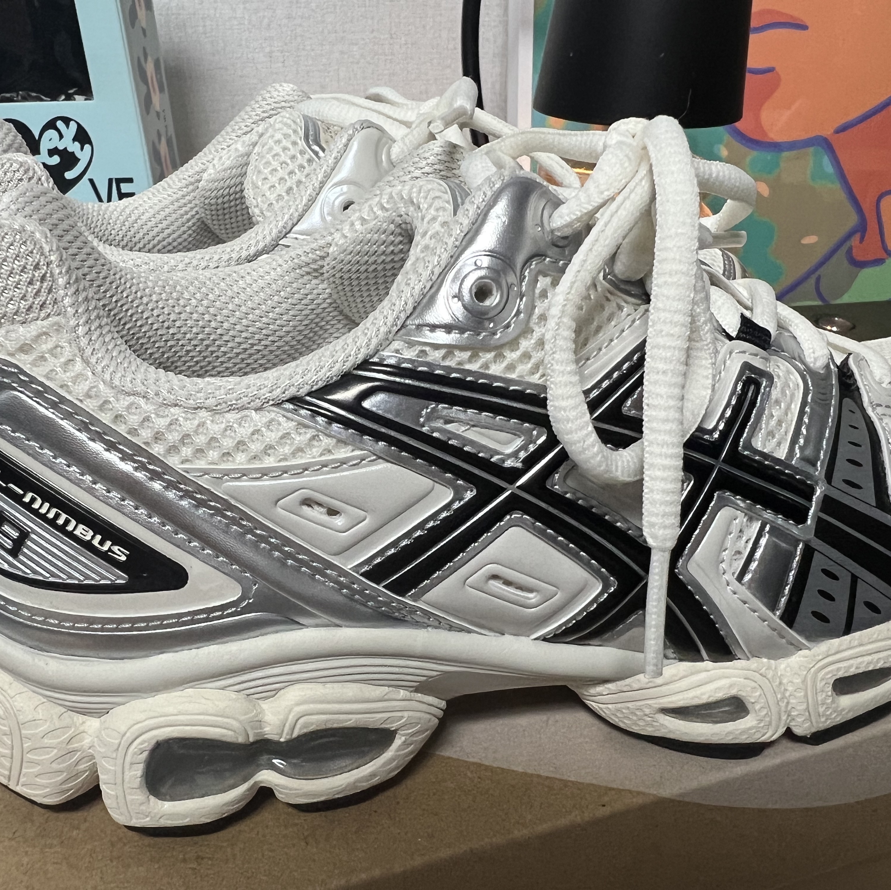 Asics Gel-Nimbus 9 Cream Black 착용 스타일 - 2
