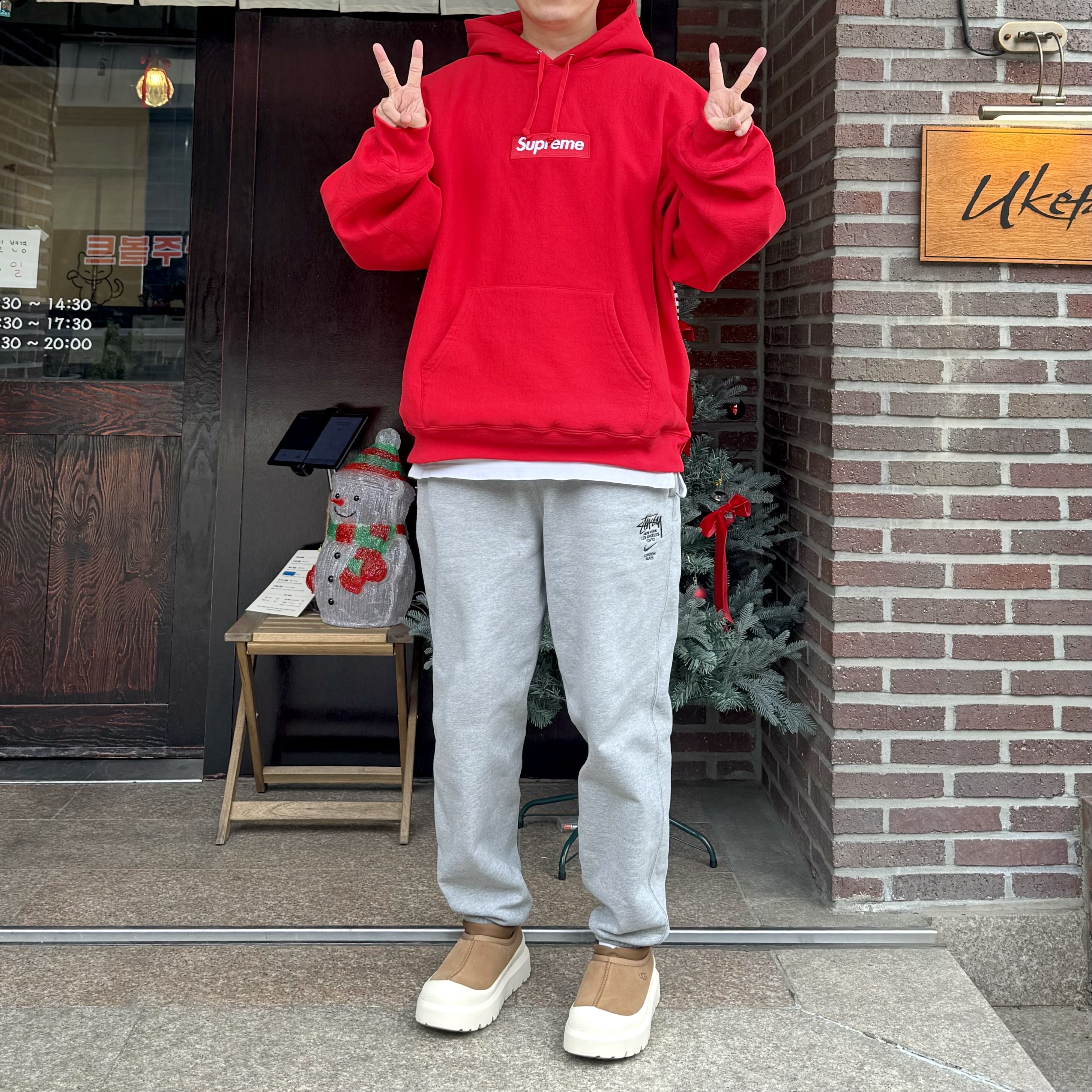 Supreme Box Logo Hooded Sweatshirt Red - 23FW, UGG Tasman Weather Hybrid Chestnut Whitecap 착용 스타일