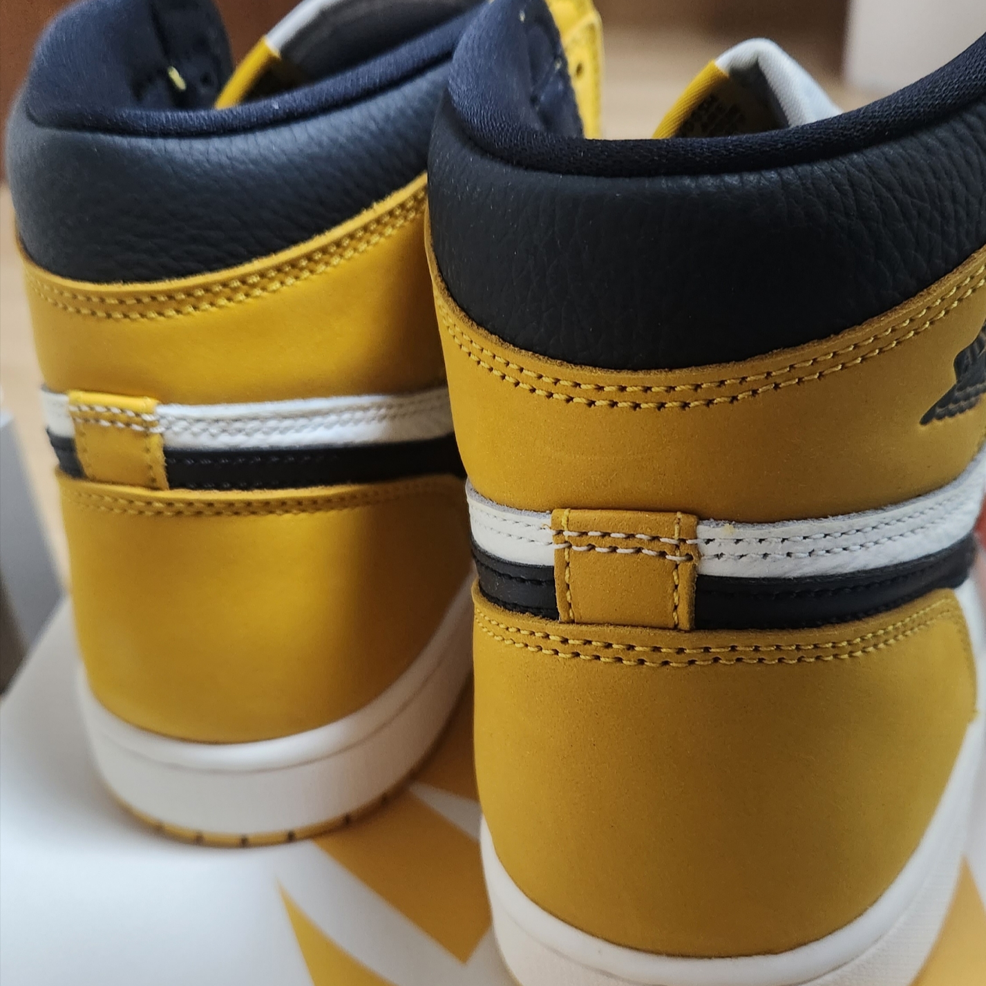 Jordan 1 Retro High OG Yellow Ochre 착용 스타일 - 4