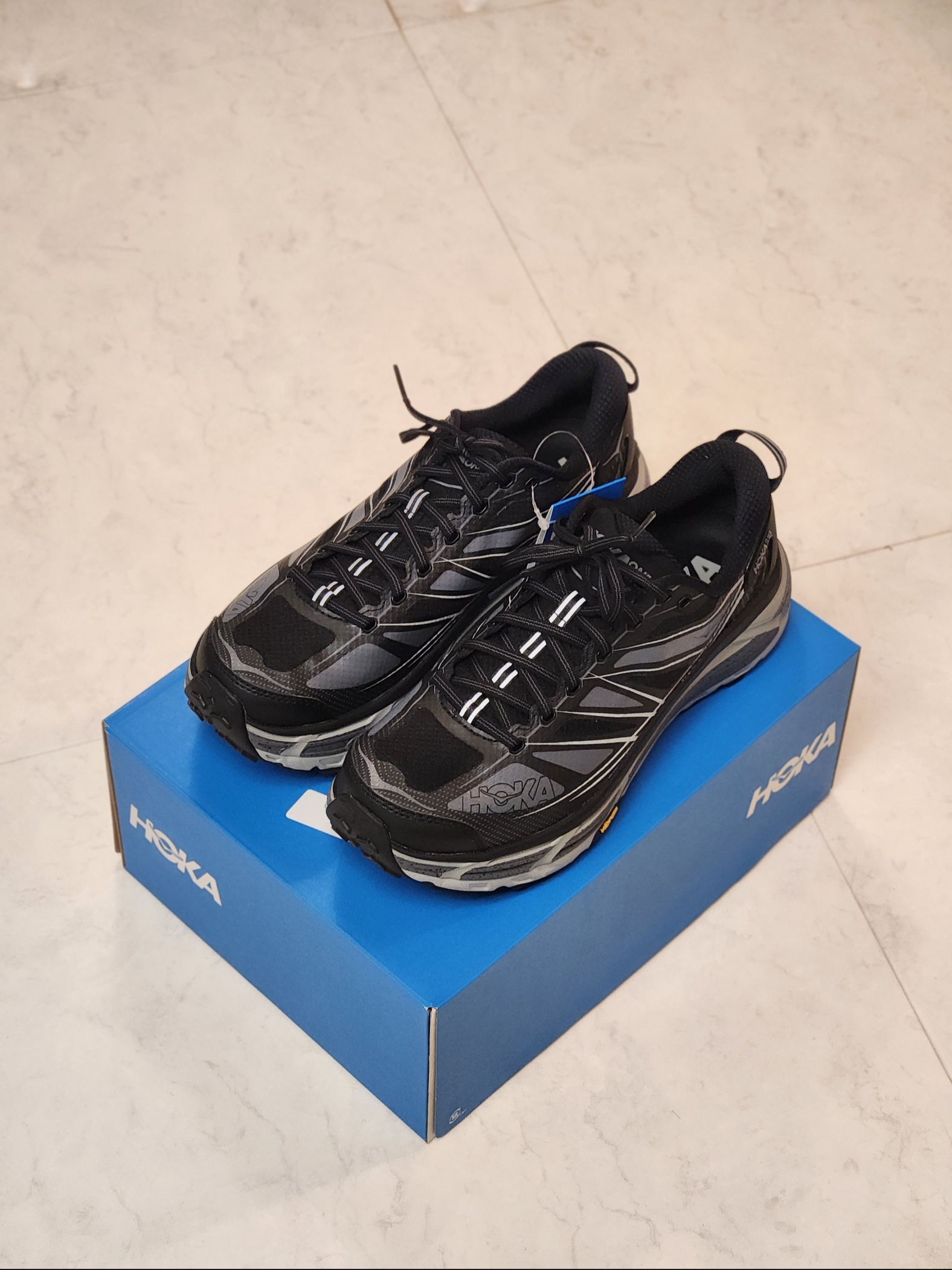 Hoka Mafate Speed 2 Black Castlerock 착용 스타일 - 2