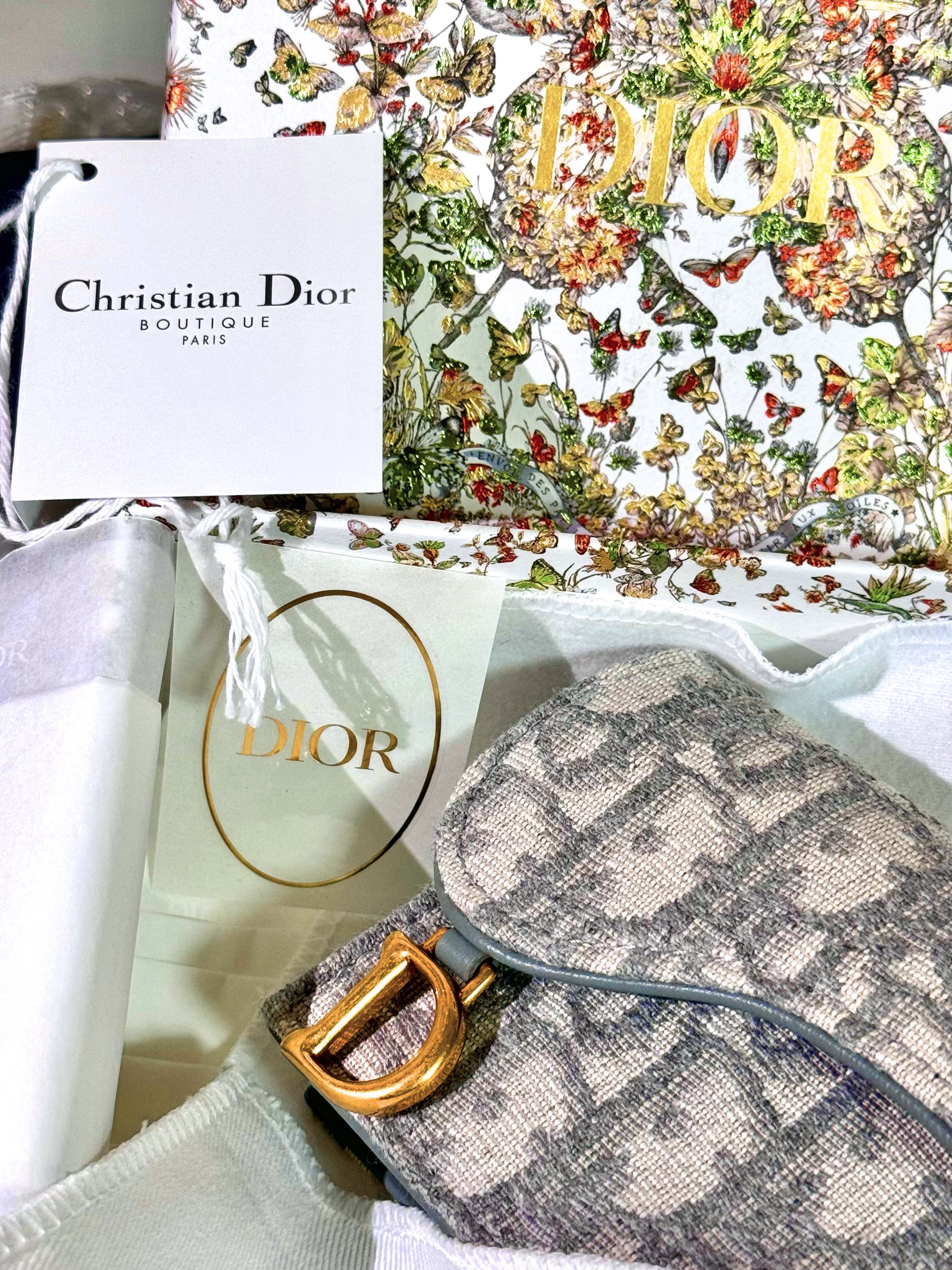 Dior Saddle Flap Card Holder Grey Dior Oblique Jacquard 착용 스타일 - 1