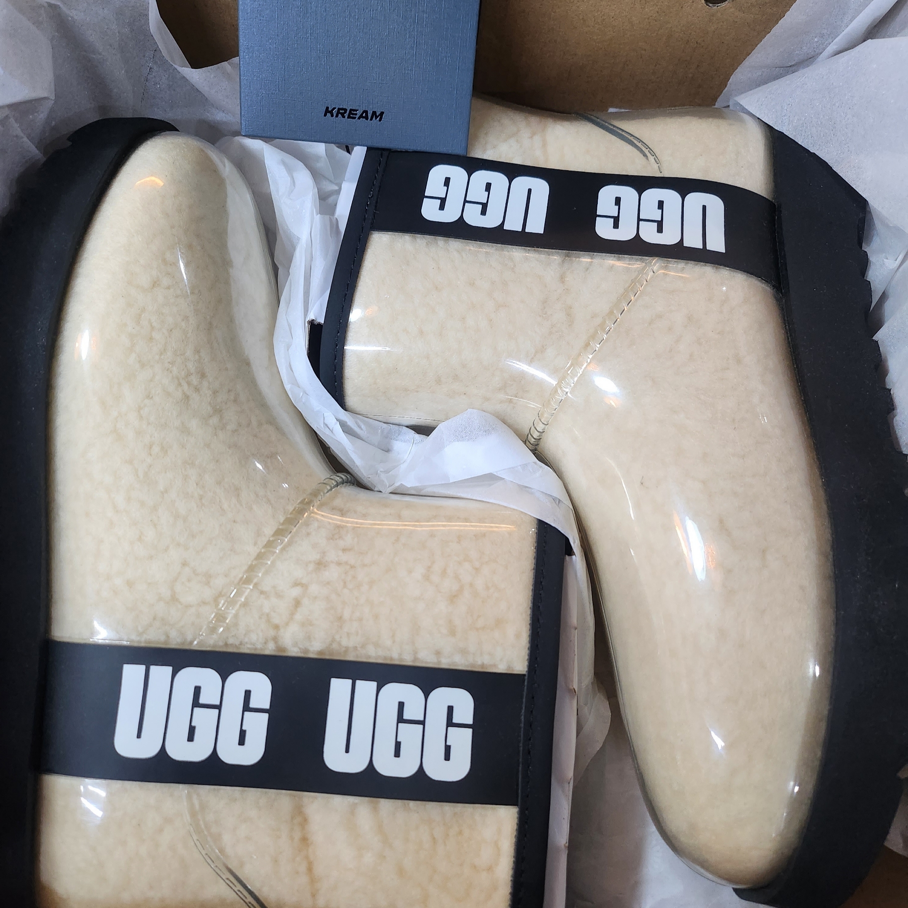 (W) UGG Classic Clear Mini Boots Natural Black 착용 스타일