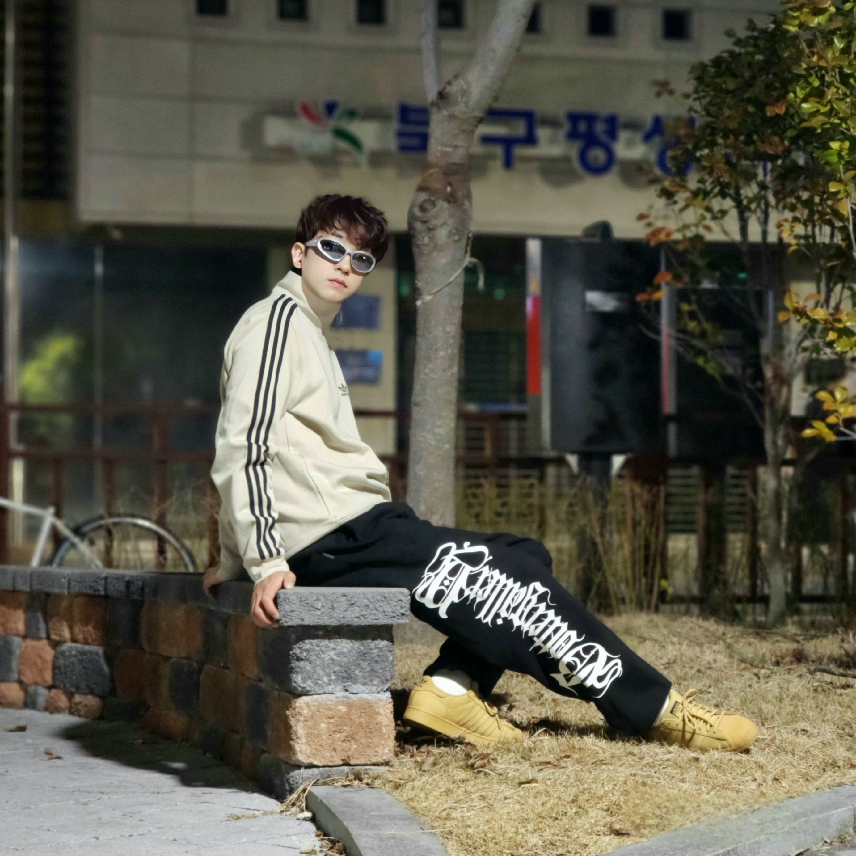 Adidas Superstar Golden Beige 착용 스타일 - 6
