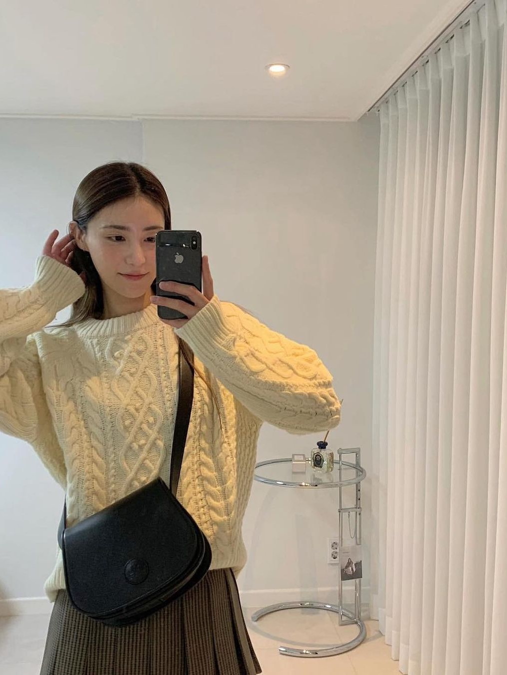 Supreme Applique Cable Knit Sweater Ivory - 23FW, Essentials Cable Knit Turtleneck Wheat - 22SS 착용 스타일 - 3