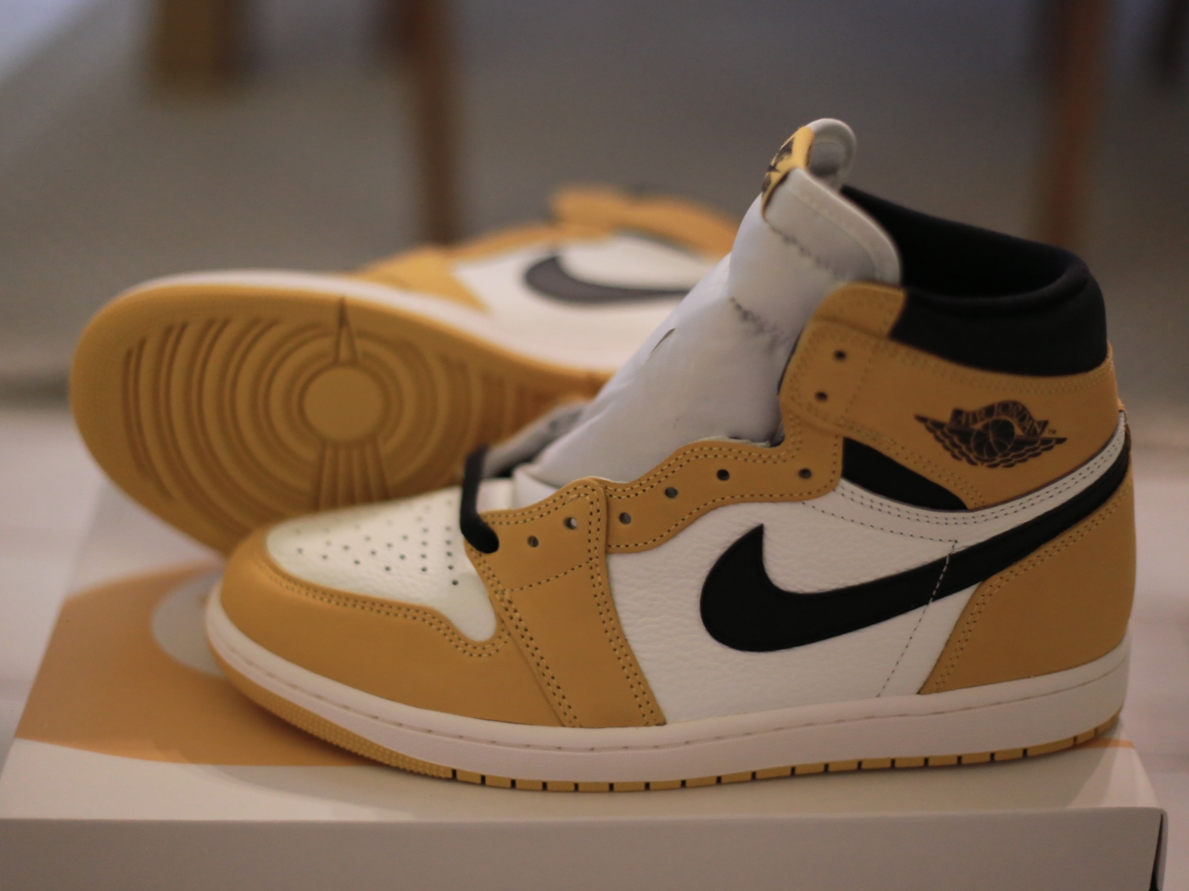 Jordan 1 Retro High OG Yellow Ochre 착용 스타일 - 4