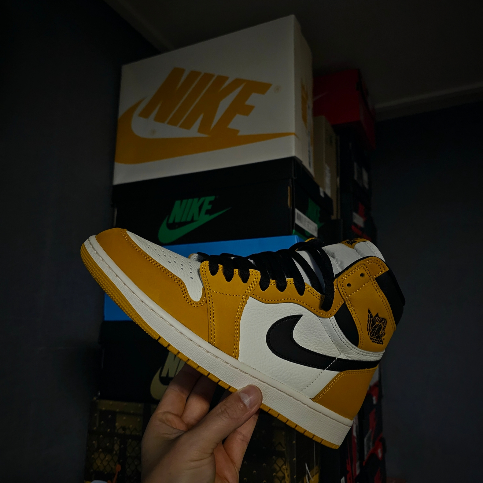 Jordan 1 Retro High OG Yellow Ochre 착용 스타일 - 1