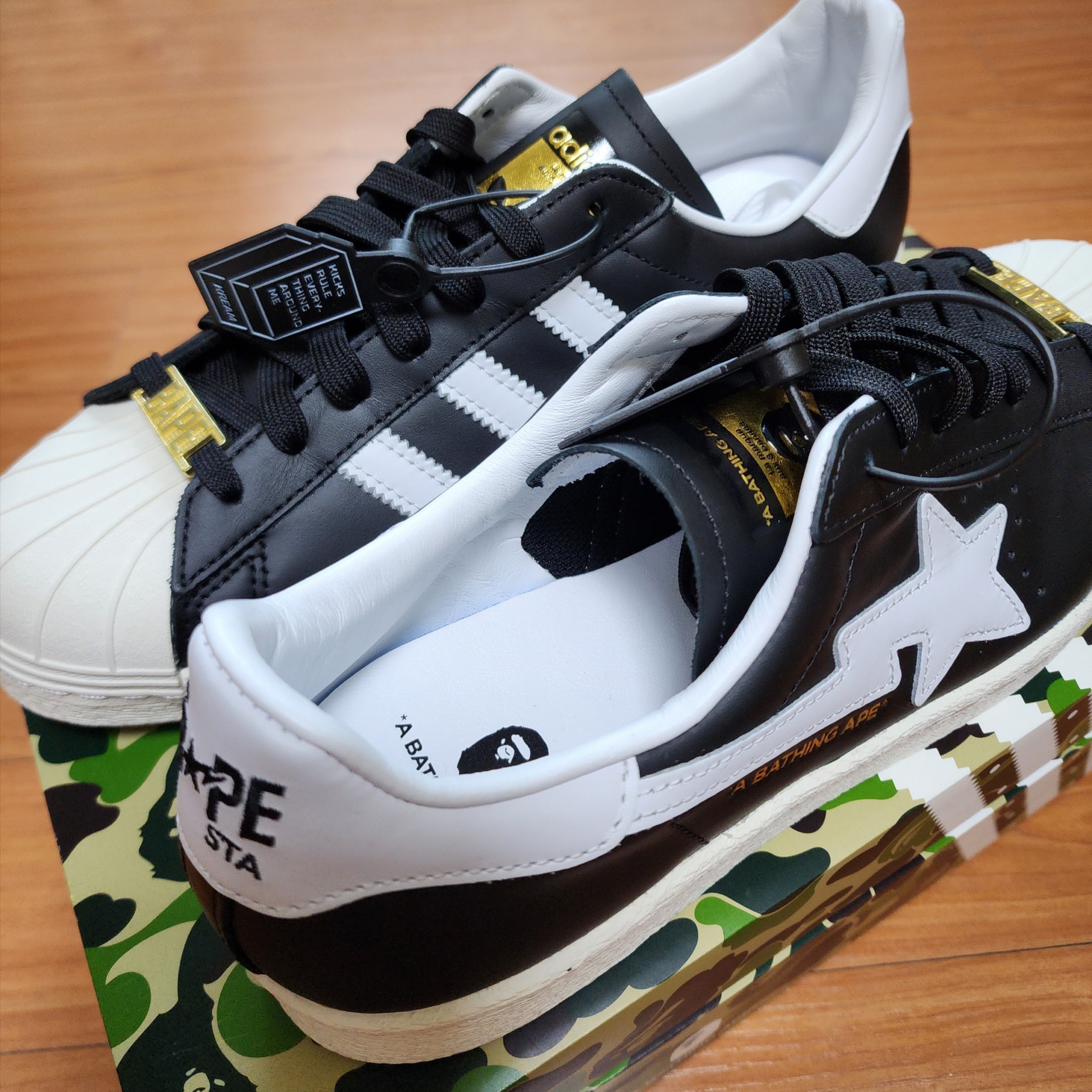 Adidas x BAPE Superstar 80s Core Black Off White 착용 스타일