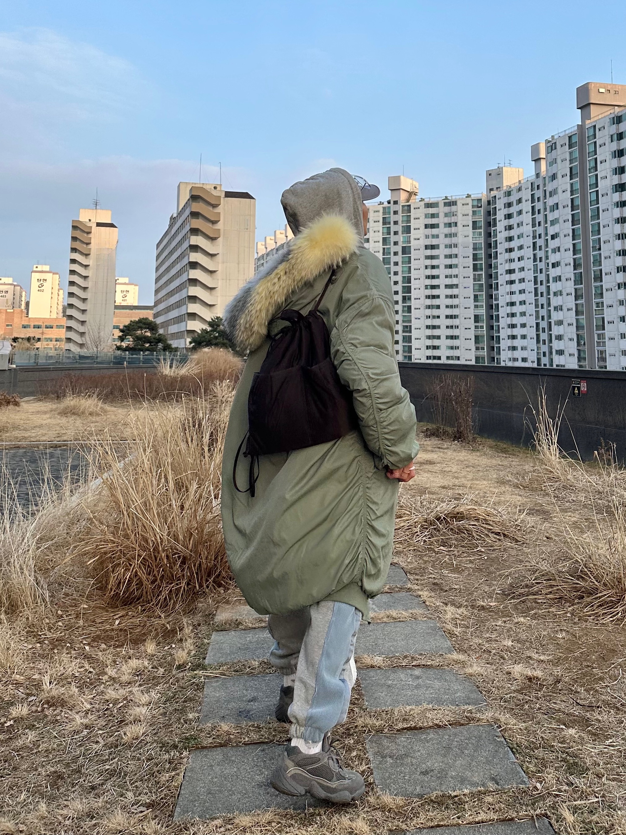 Adidas Yeezy 500 Granite, (W) Isabel Marant Mansel Hoodie Grey - 21SS 착용 스타일 - 2
