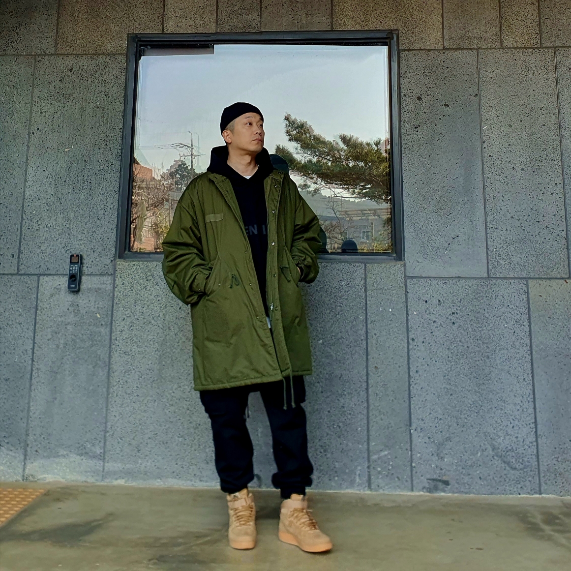 나이키 에어포스 1 하이 플랙스, 에센셜 3D 실리콘 아플리케 풀오버 후드 다크 슬레이트/블랙 2020 착용 스타일 - 2