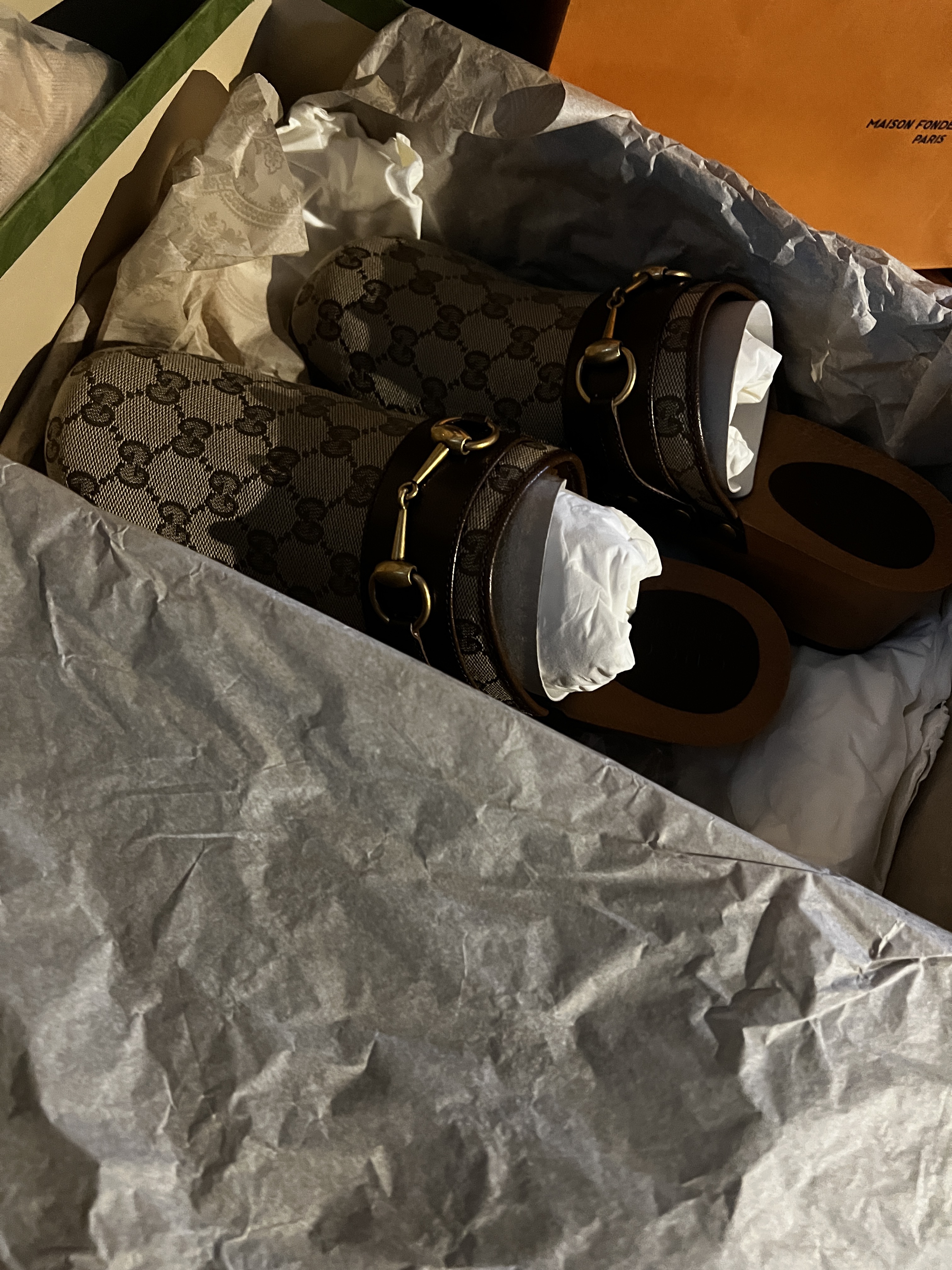 Gucci GG Horsebit Canvas Slipper Beige Ebony 착용 스타일
