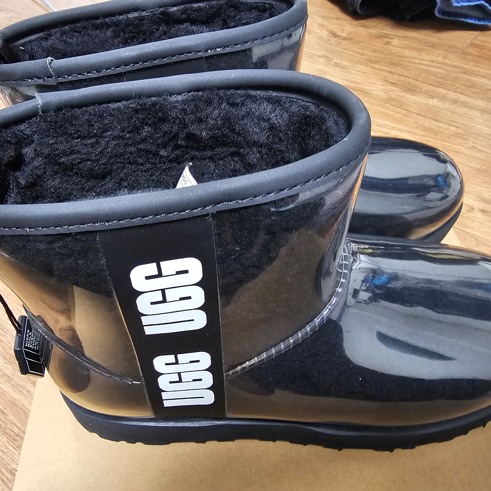 (W) UGG Classic Clear Mini Boots Black 착용 스타일