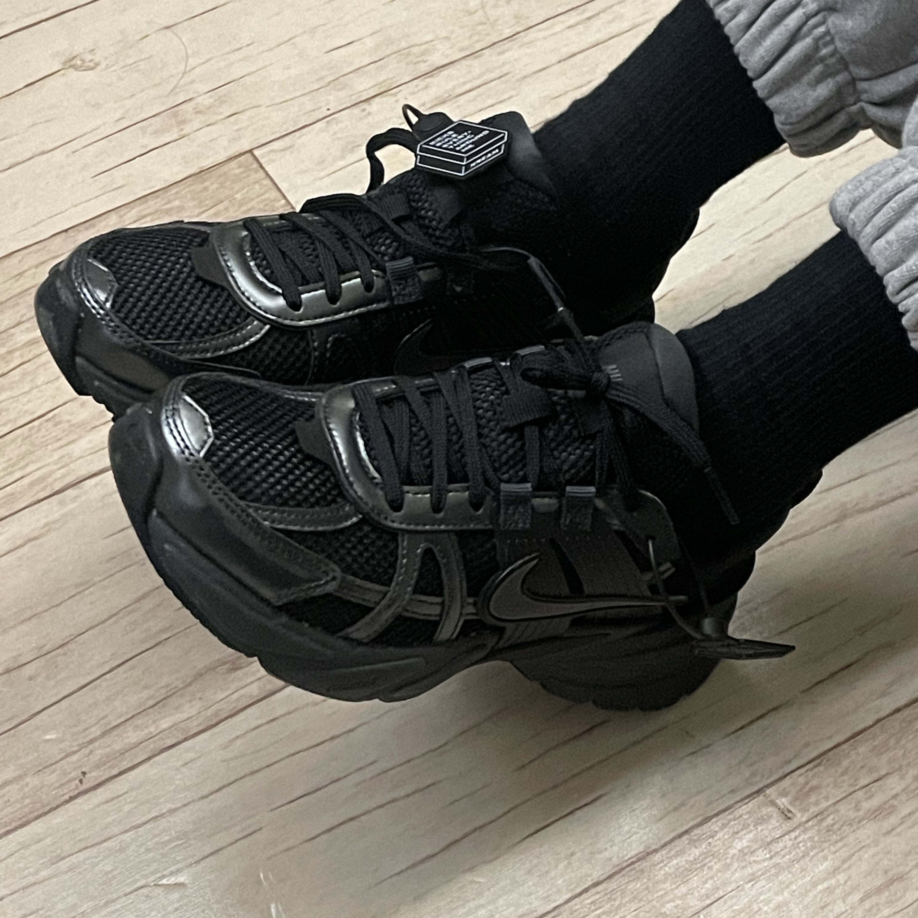 Nike V2K Run Black Anthracite 착용 스타일