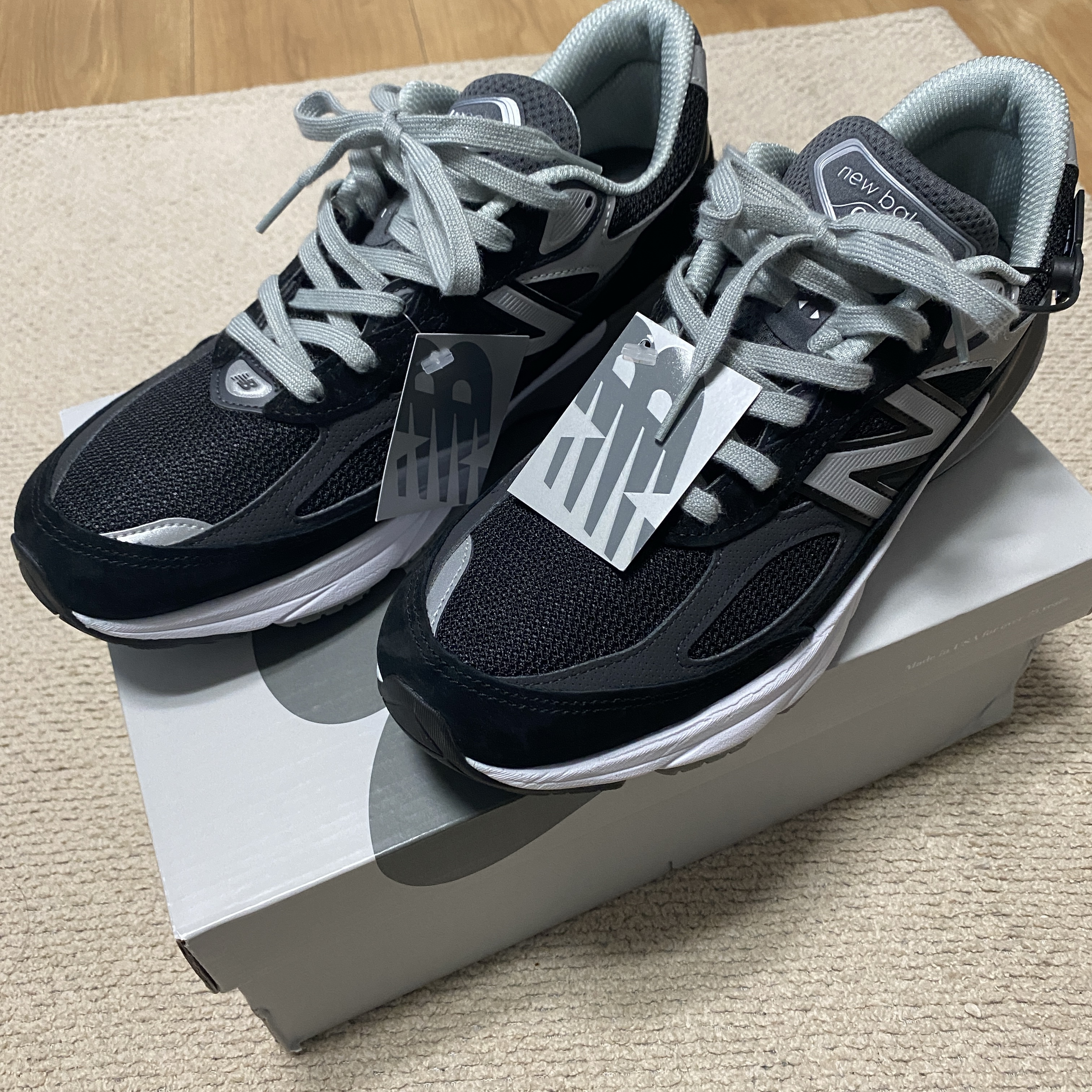 New Balance 990v6 Made in USA Black White 착용 스타일