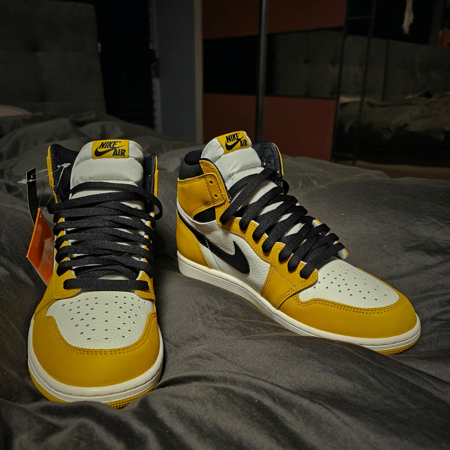 Jordan 1 Retro High OG Yellow Ochre 착용 스타일 - 2