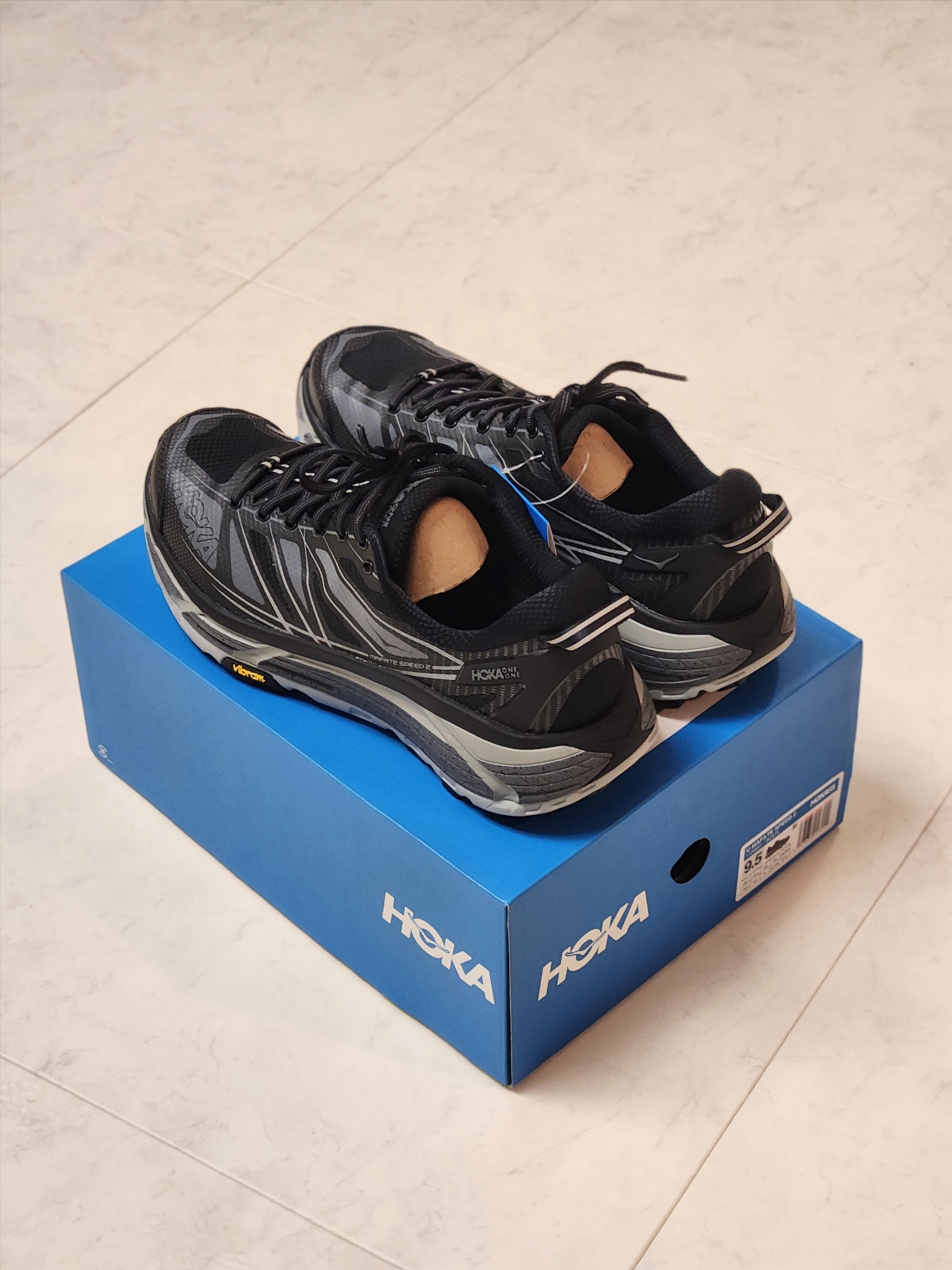 Hoka Mafate Speed 2 Black Castlerock 착용 스타일 - 1
