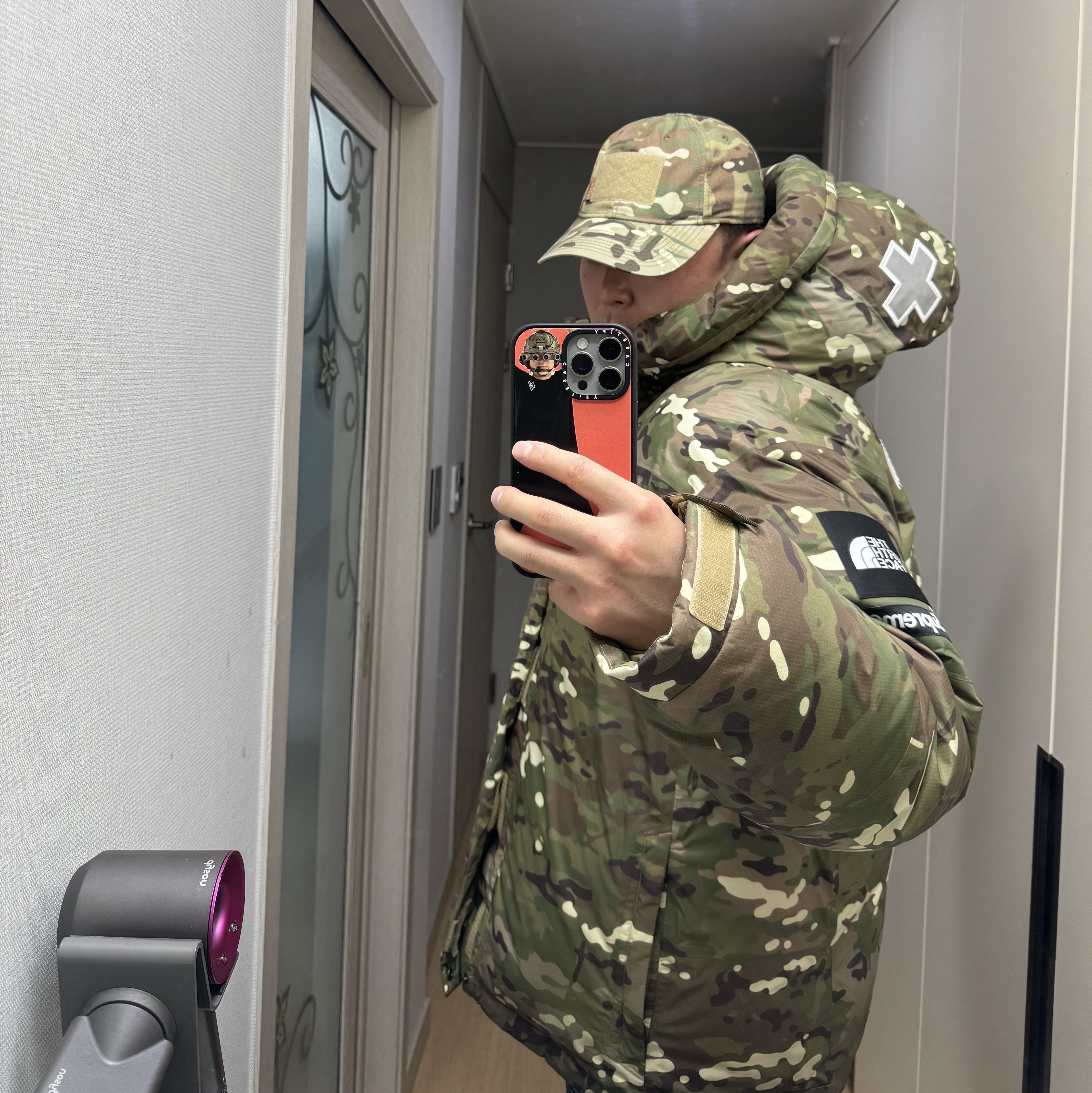 Supreme x The North Face Summit Series Rescue Baltoro Jacket Multi Camo - 22SS 착용 스타일 - 4