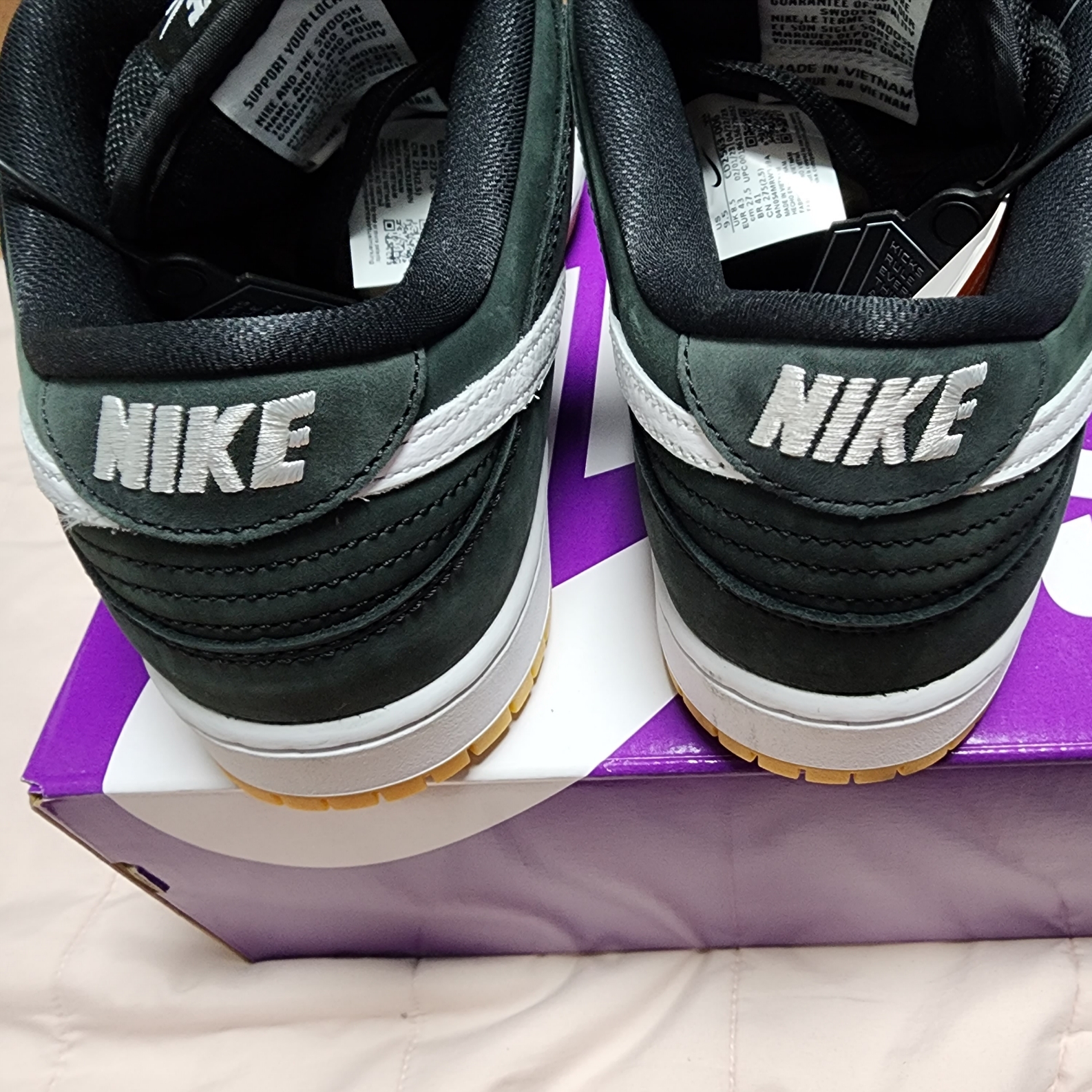 Nike SB Dunk Low Pro Black White 착용 스타일 - 3