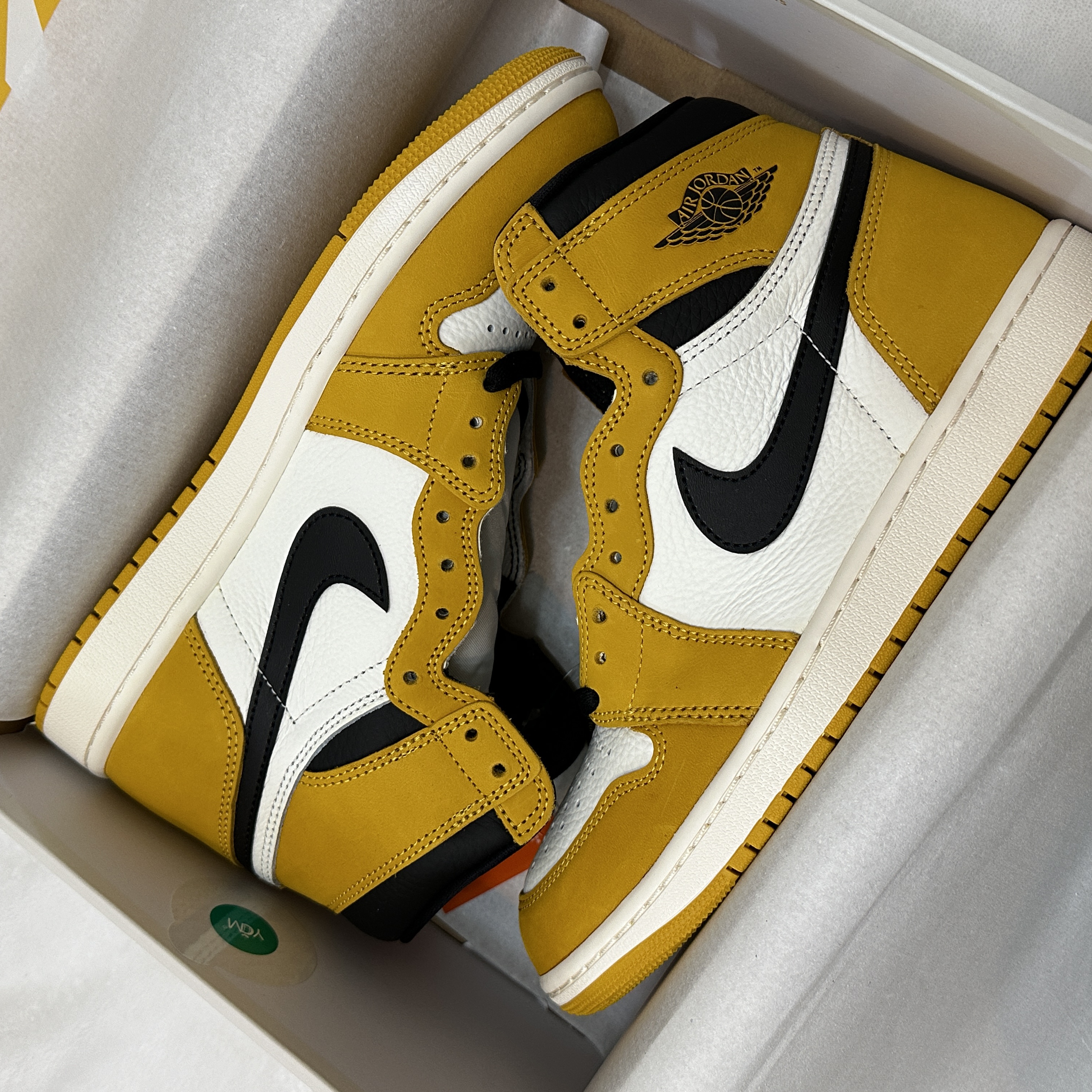 Jordan 1 Retro High OG Yellow Ochre 착용 스타일 - 6