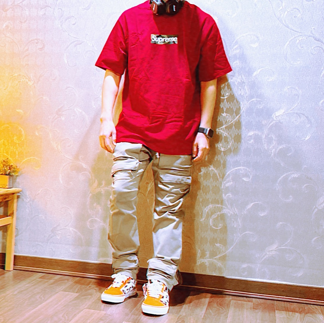 Supreme Box Logo T-Shirt Red - 23FW, Vans x Supreme Leopard Old Skool Orange 착용 스타일 - 1