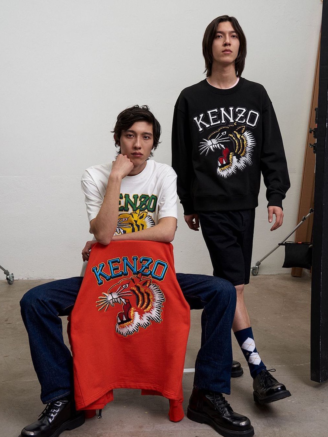Kenzo Varsity Jungle Tiger Sweatshirt Black 착용 스타일 - 3