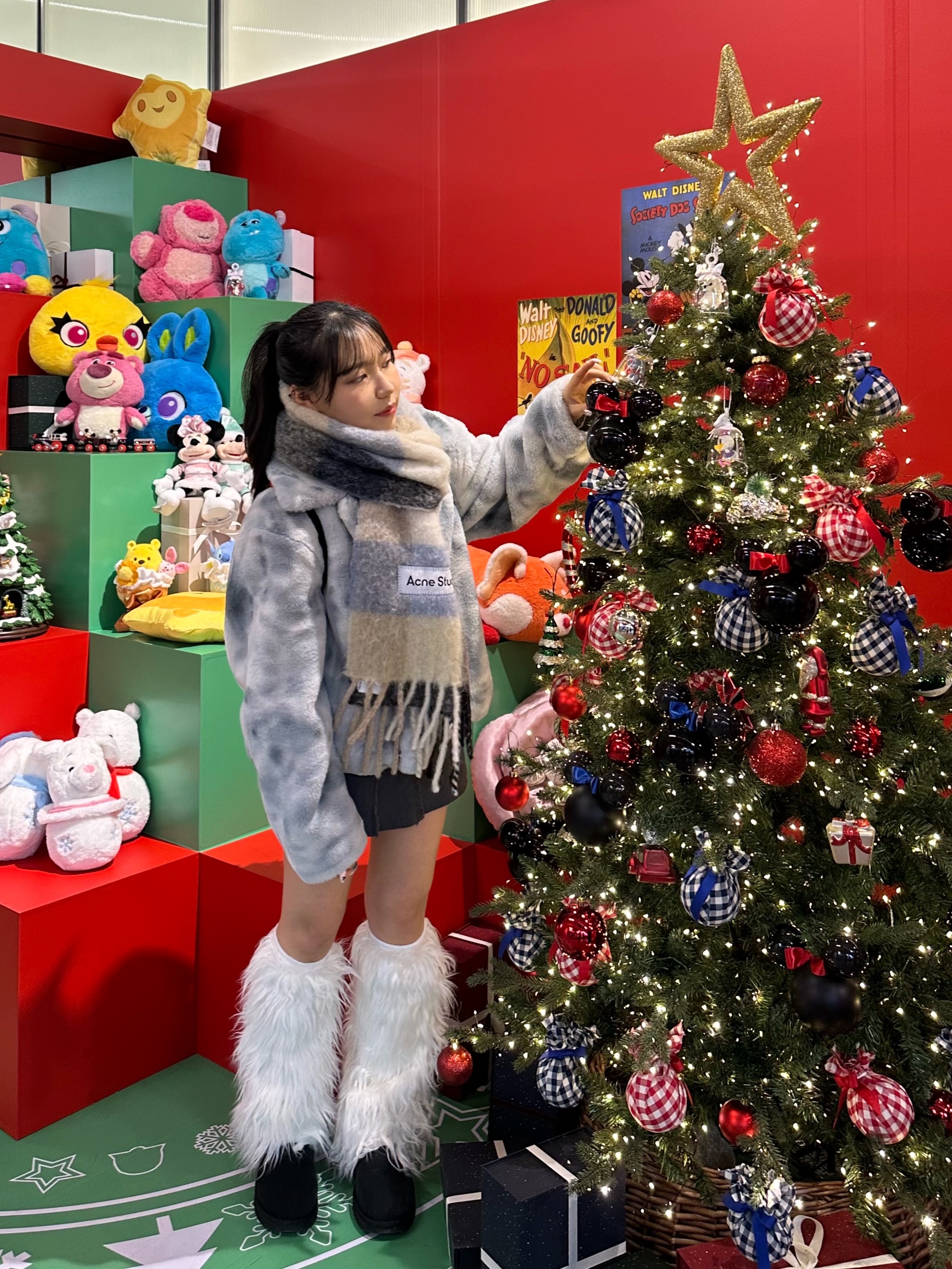 아크네 스튜디오 모헤어 체크 머플러 블루 베이지 블랙, (W) 어그 클래식 울트라 미니 부츠 블랙 착용 스타일