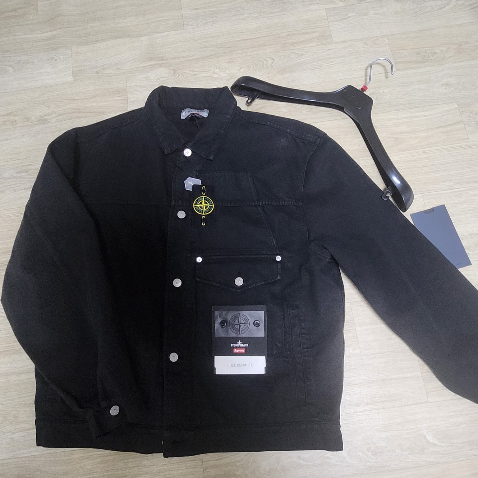Supreme x Stone Island Denim Trucker Jacket Black - 23FW 착용 스타일