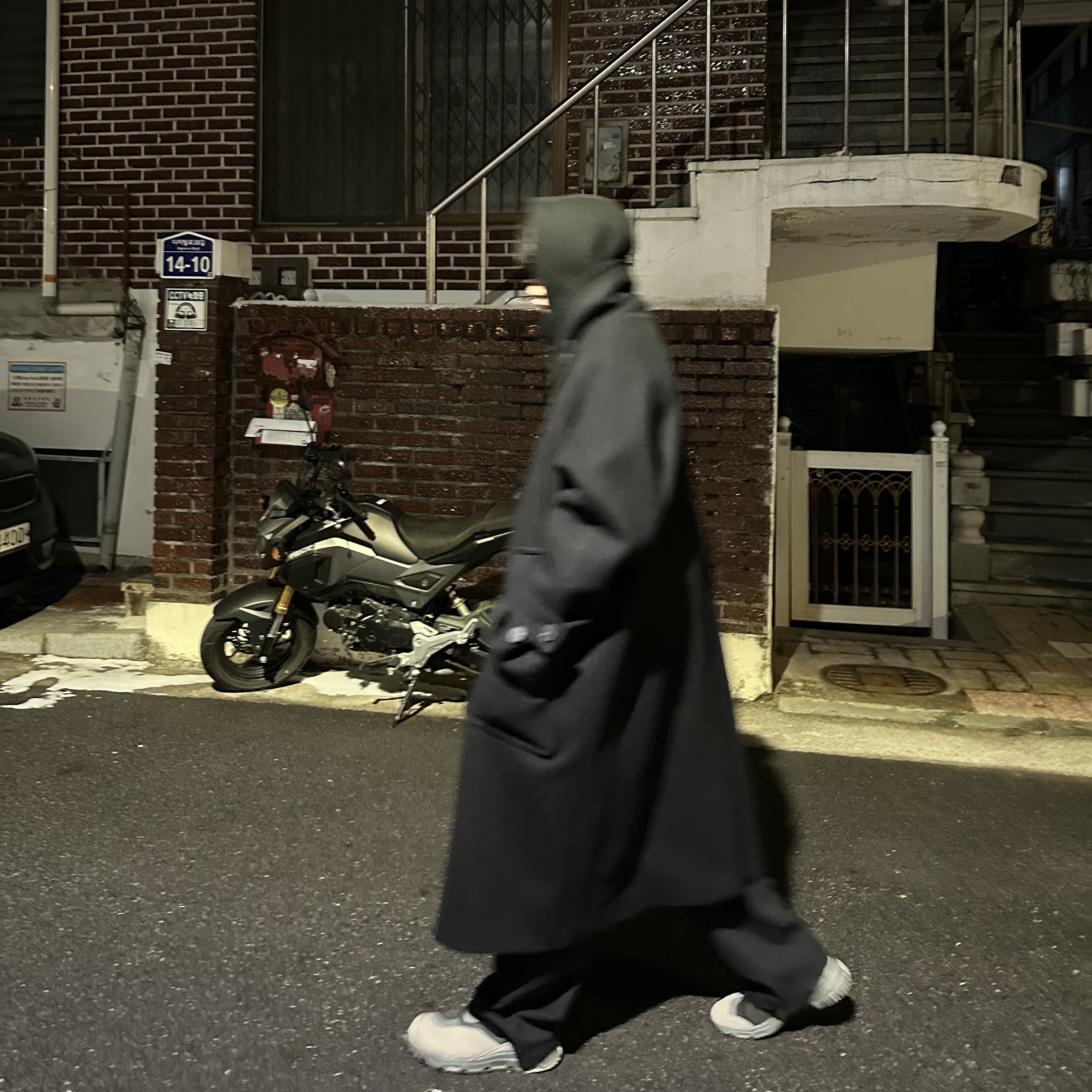 Undermycar Legion.02 Balmacaan Oversized Wool Coat Black, Salomon RX Snug Moss Gray 착용 스타일