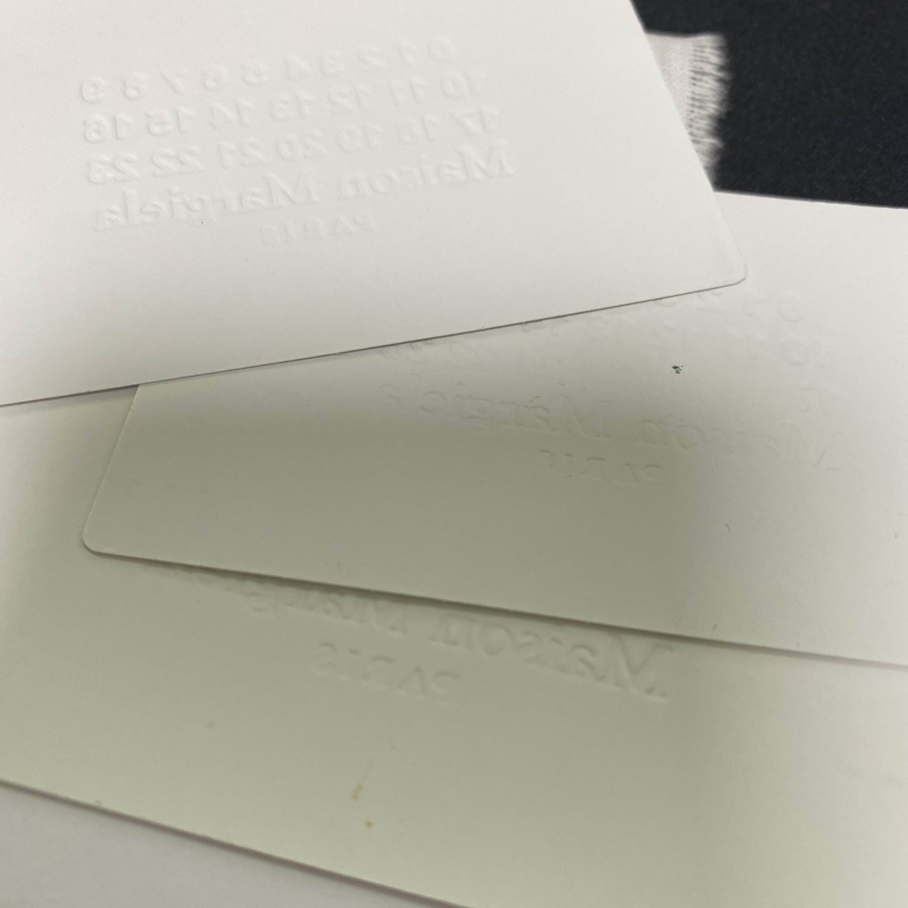 Maison Margiela Stitch Card Holder Black 착용 스타일 - 1