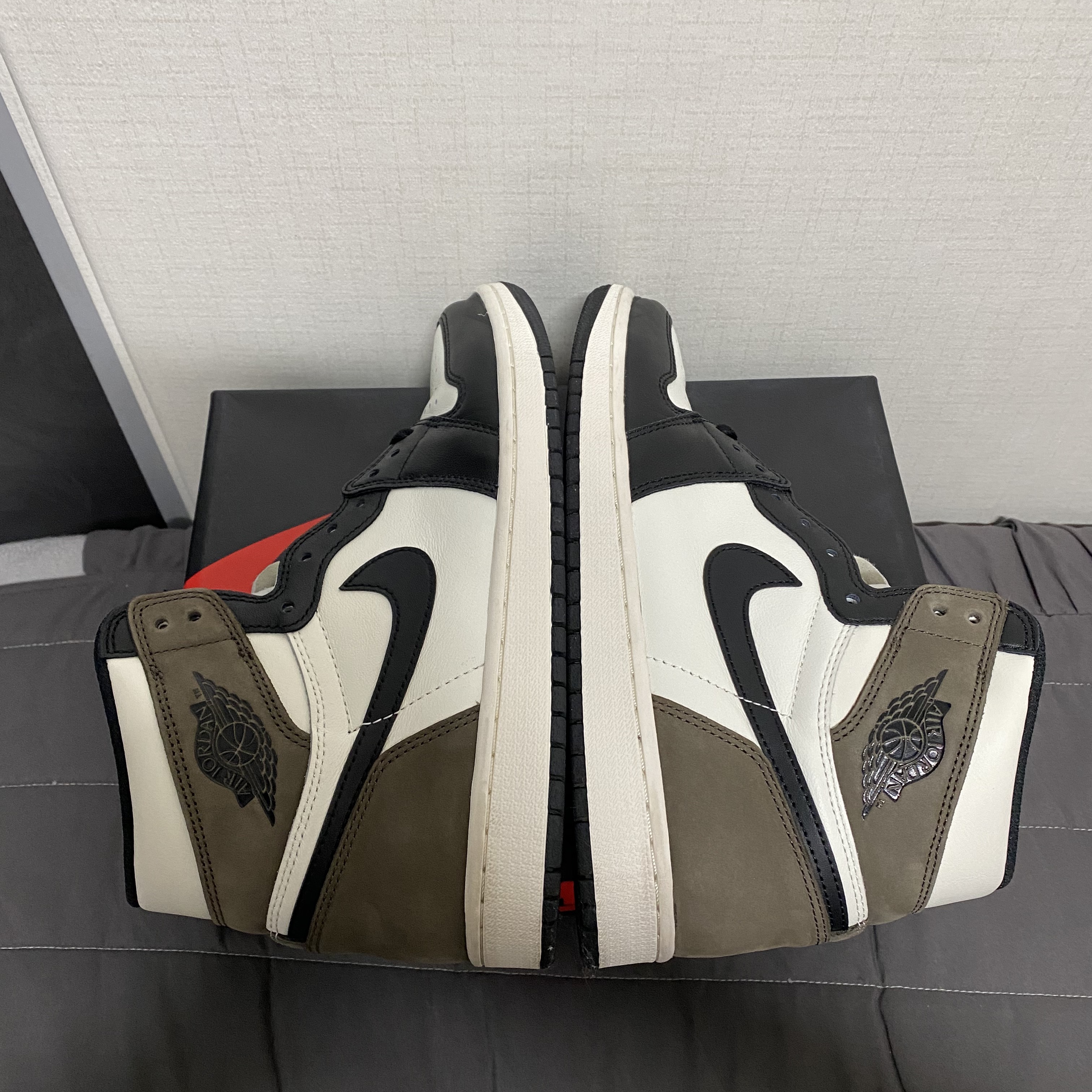 Jordan 1 Retro High OG Black Mocha 착용 스타일