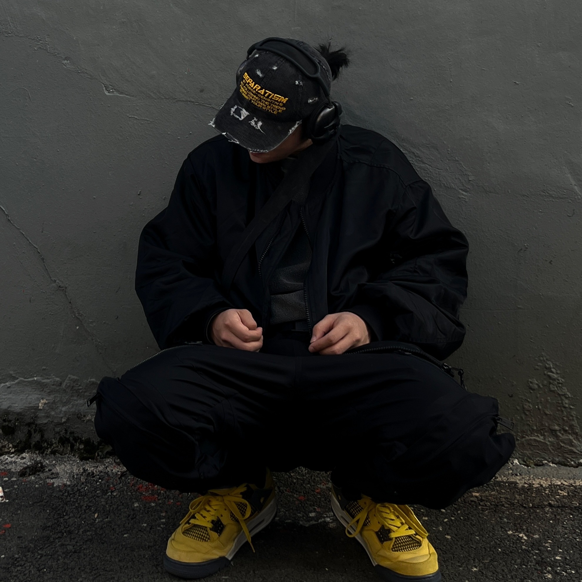 Test Artifact Era Max 002 Black, Jordan 4 Retro Tour Yellow 착용 스타일 - 1