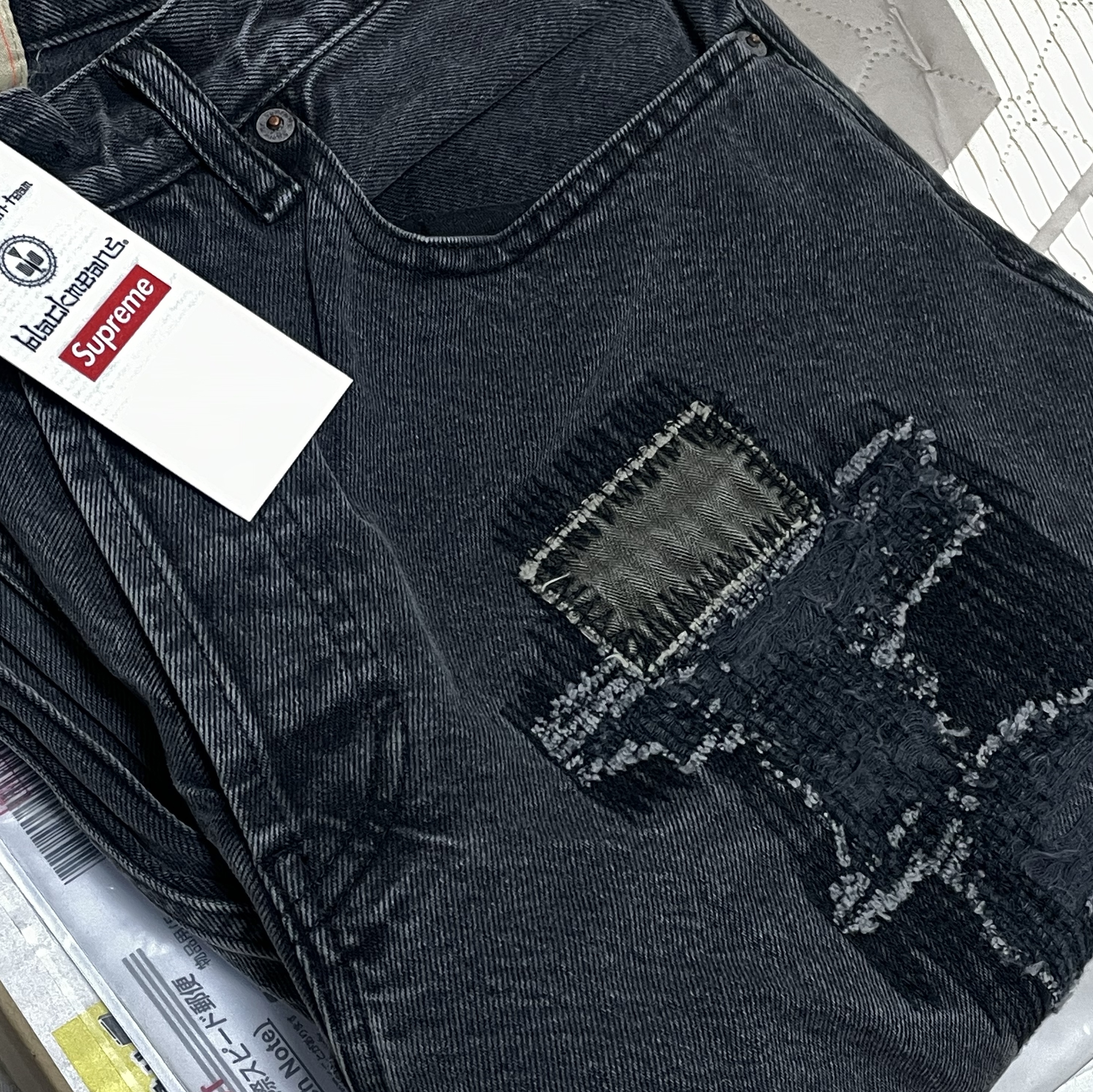Supreme x Blackmeans Mended Loose Fit Jean Washed Black - 23FW 착용 스타일